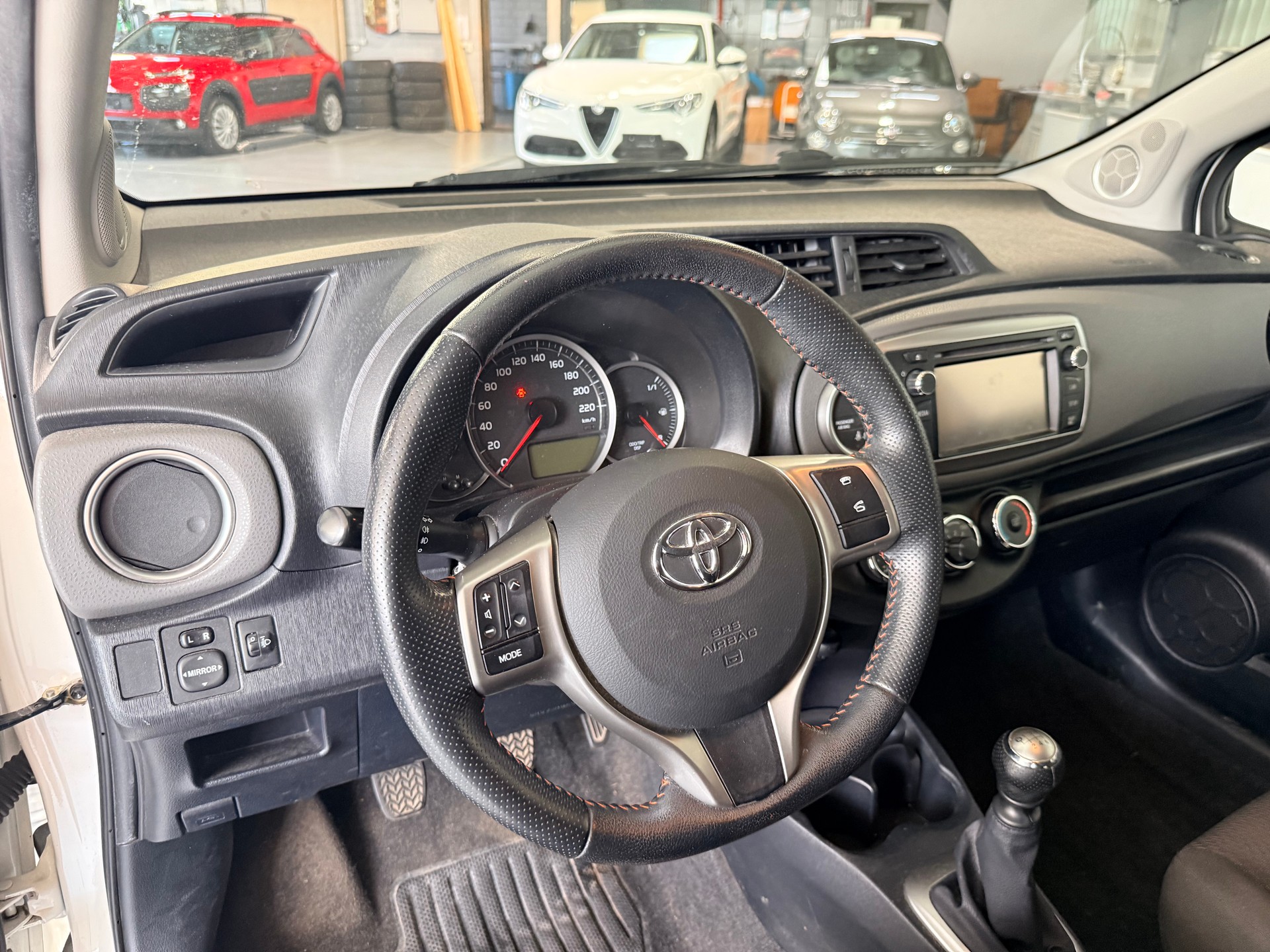 TOYOTA Yaris 1.33 Style-image-8