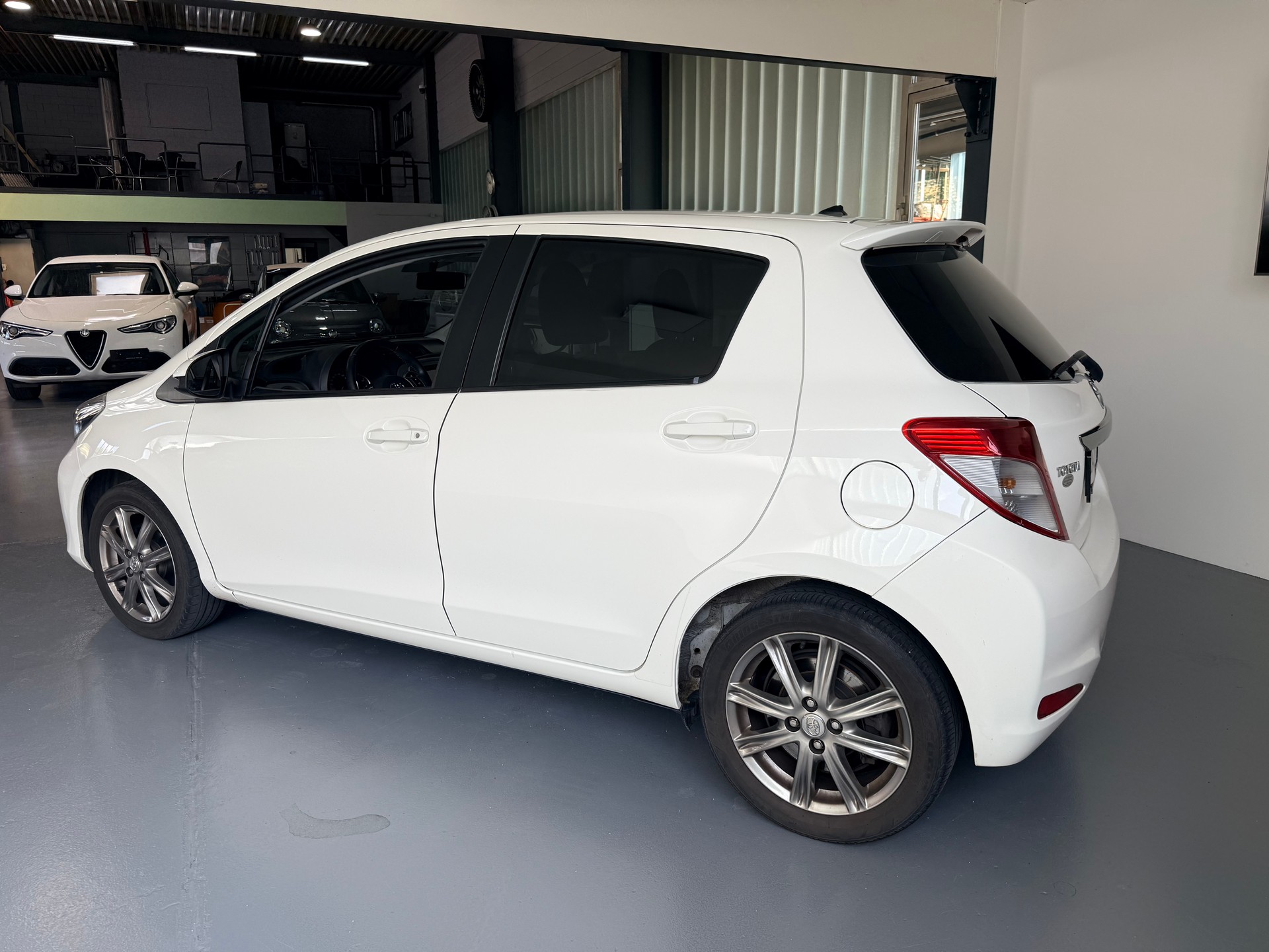 TOYOTA Yaris 1.33 Style-image-4