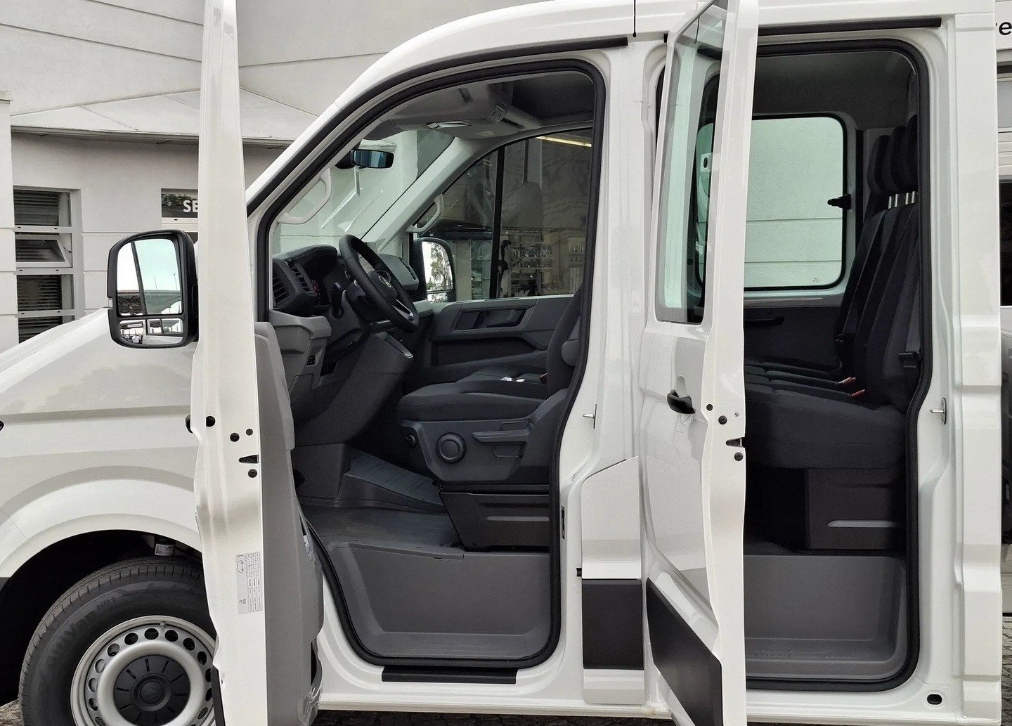 VW Crafter 35 2.0 BiTDI L3 4Motion DoKa Automat-image-4