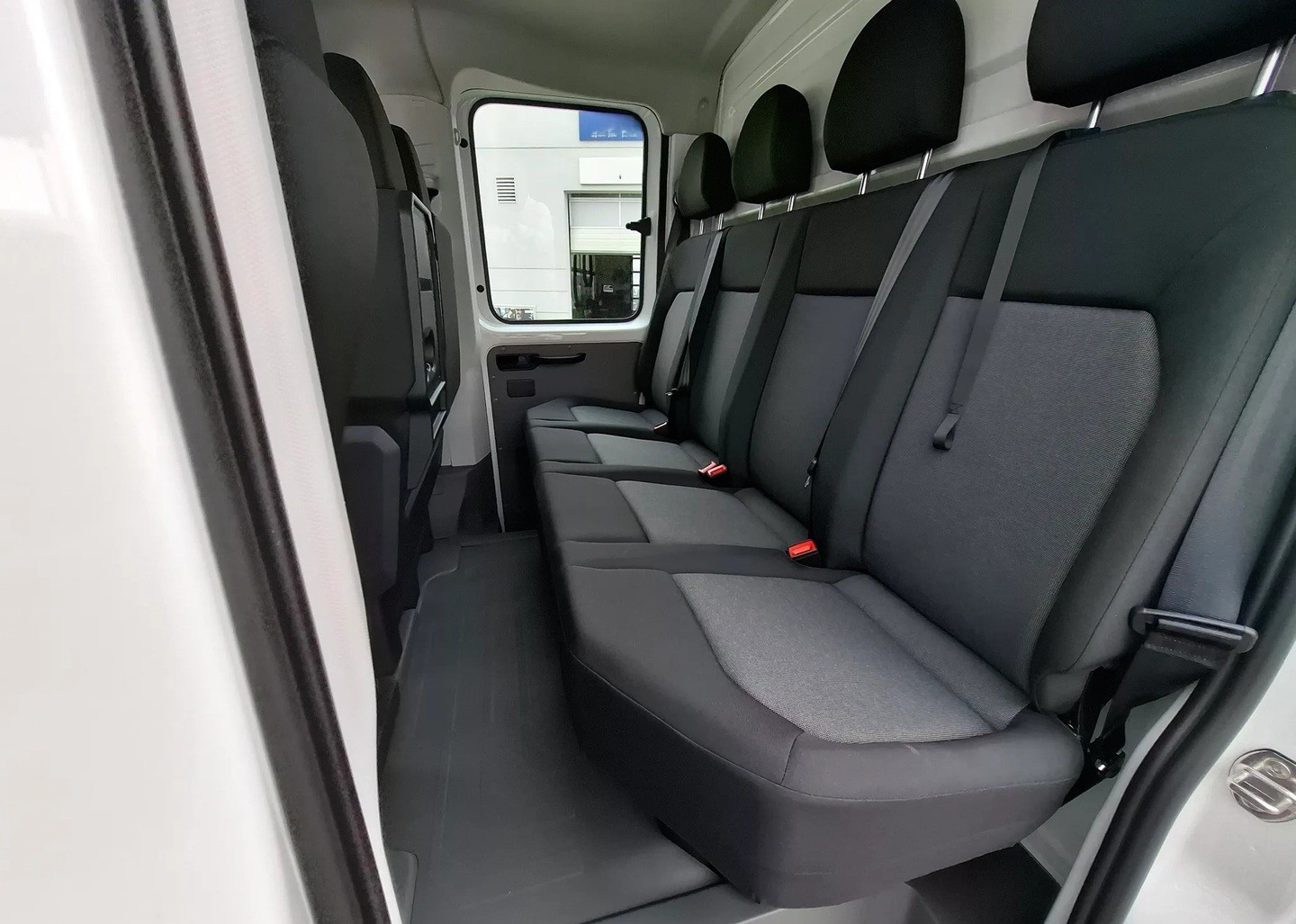 VW Crafter 35 2.0 BiTDI L3 4Motion DoKa Automat-image-8