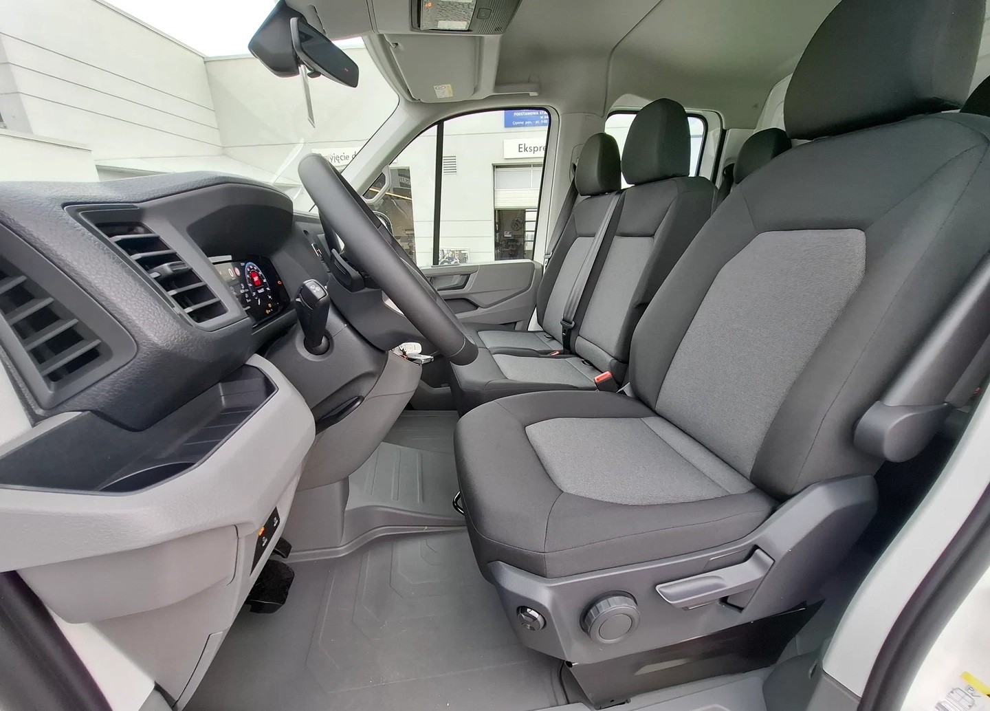 VW Crafter 35 2.0 BiTDI L3 4Motion DoKa Automat-image-5