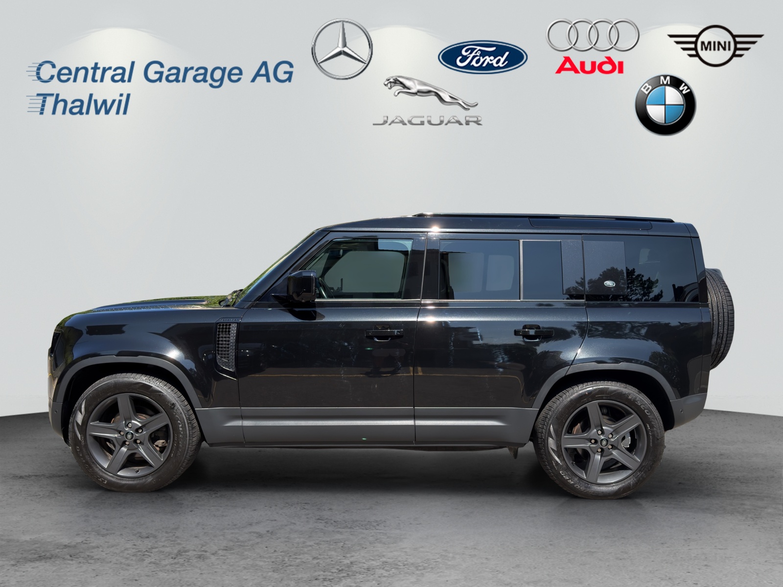 LAND ROVER Defender 110 3.0 D I6 200 SE AWD AT8-image-2
