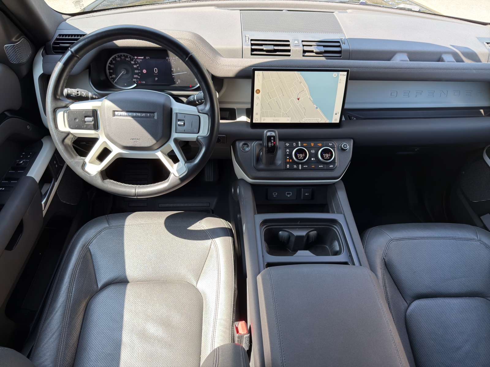 LAND ROVER Defender 110 3.0 D I6 200 SE AWD AT8-image-11