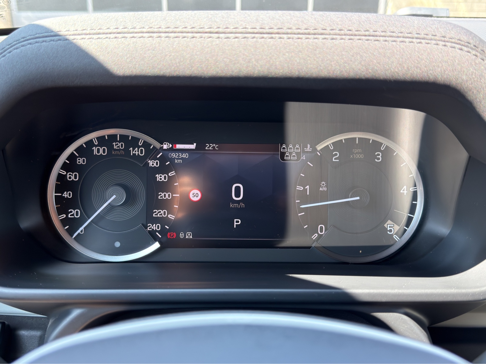LAND ROVER Defender 110 3.0 D I6 200 SE AWD AT8-image-10