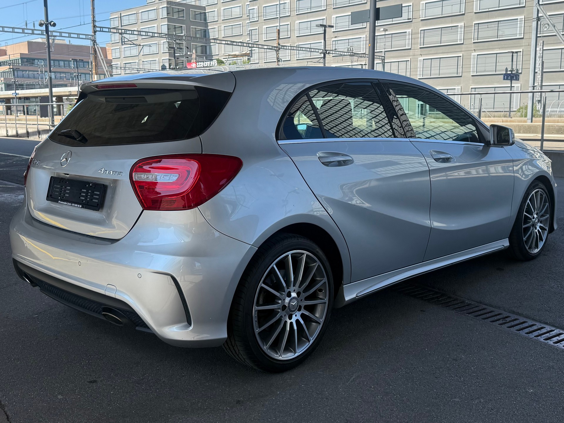 MERCEDES-BENZ A 250 AMG Line 4Matic 7G-DCT-image-5
