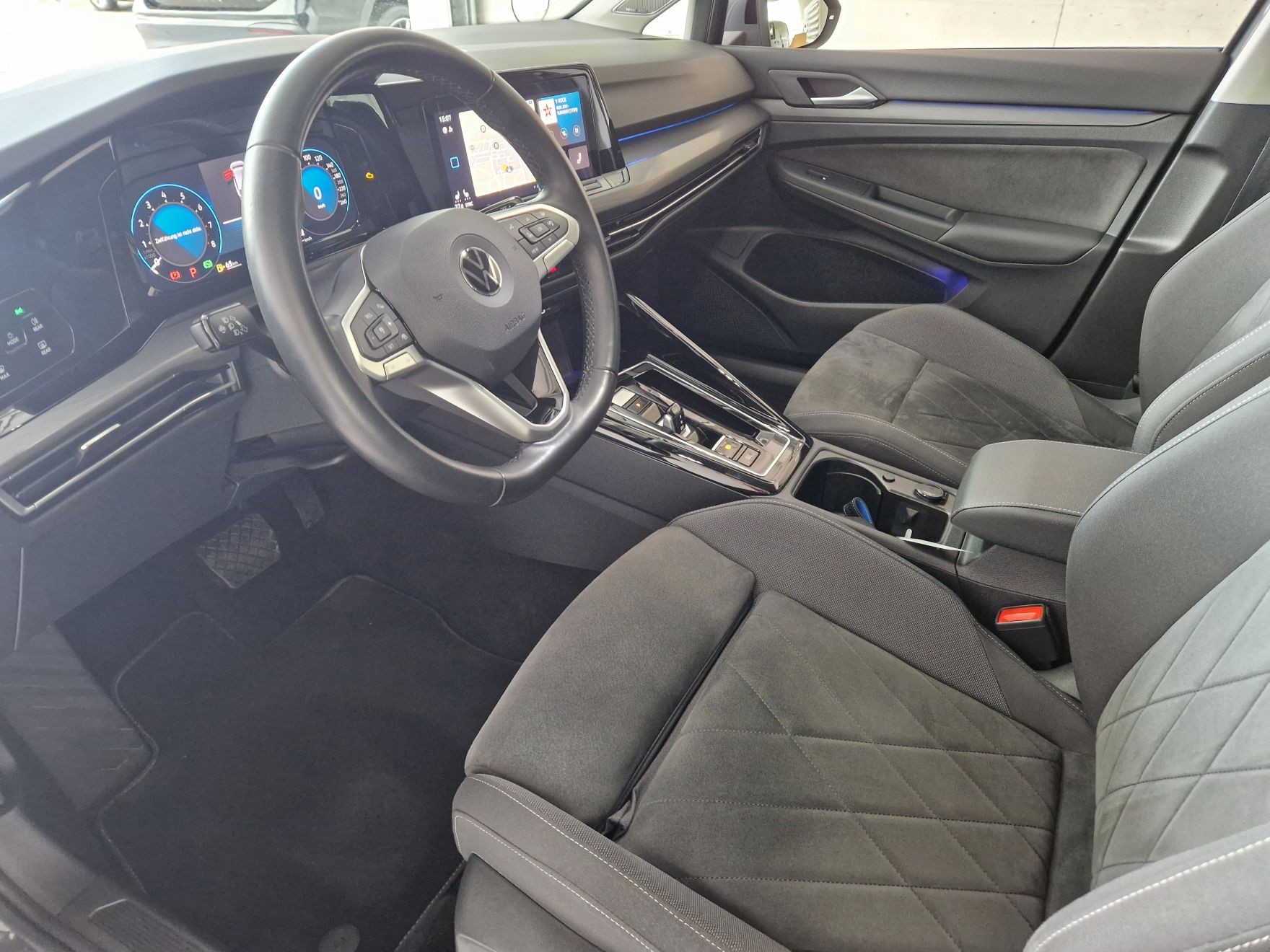 VW Golf Variant 2.0 TSI Style DSG 4Motion-image-7