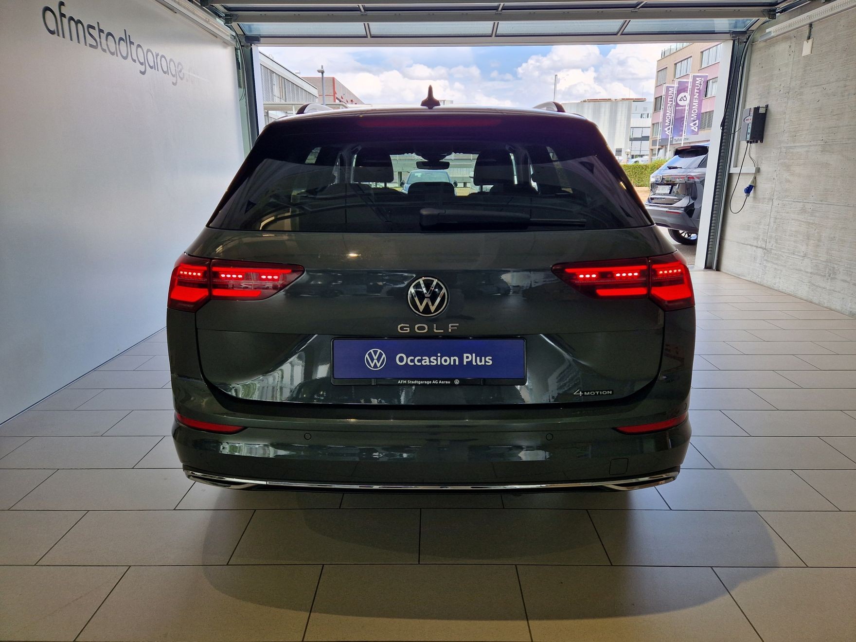 VW Golf Variant 2.0 TSI Style DSG 4Motion-image-4