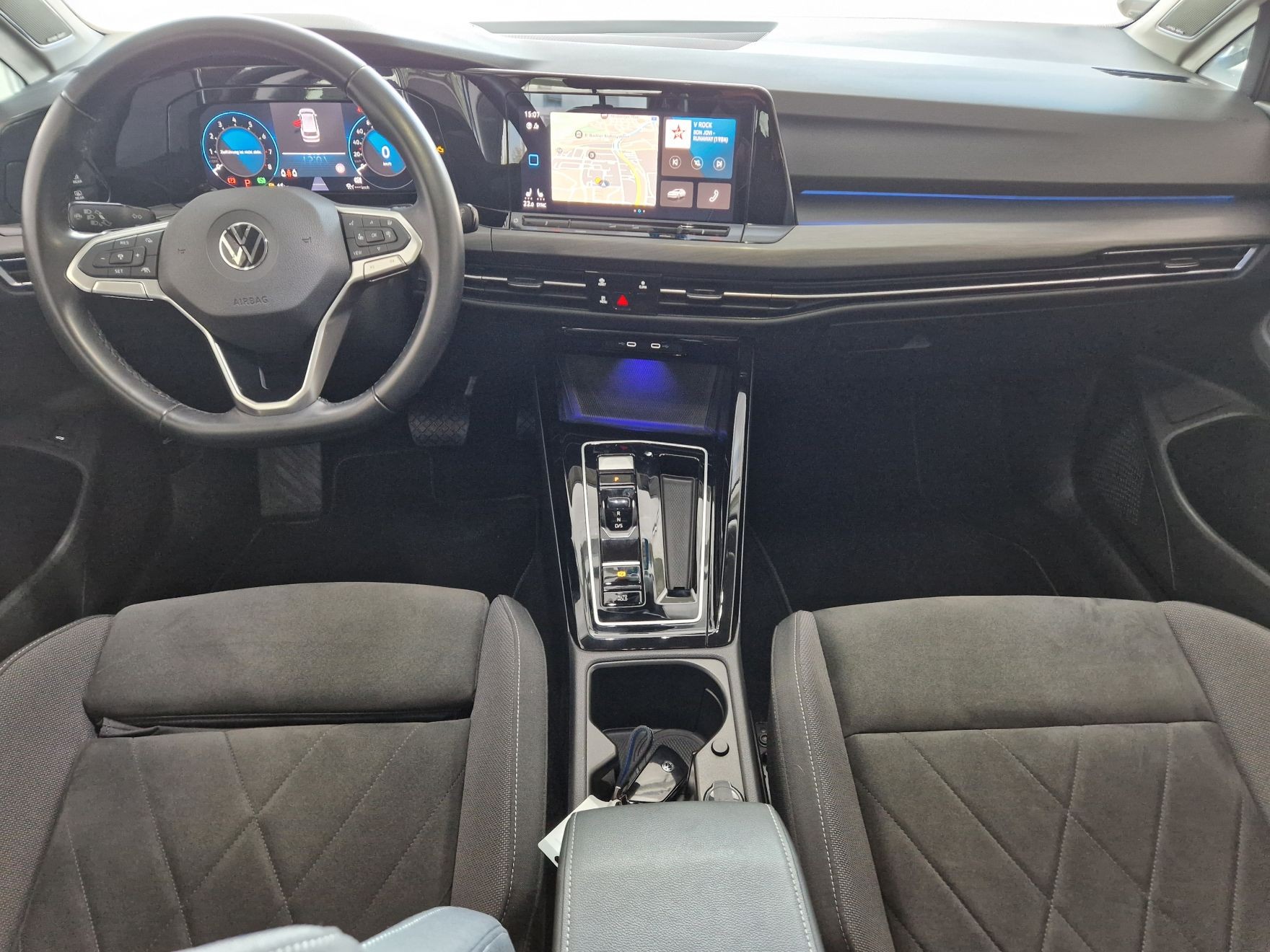 VW Golf Variant 2.0 TSI Style DSG 4Motion-image-9