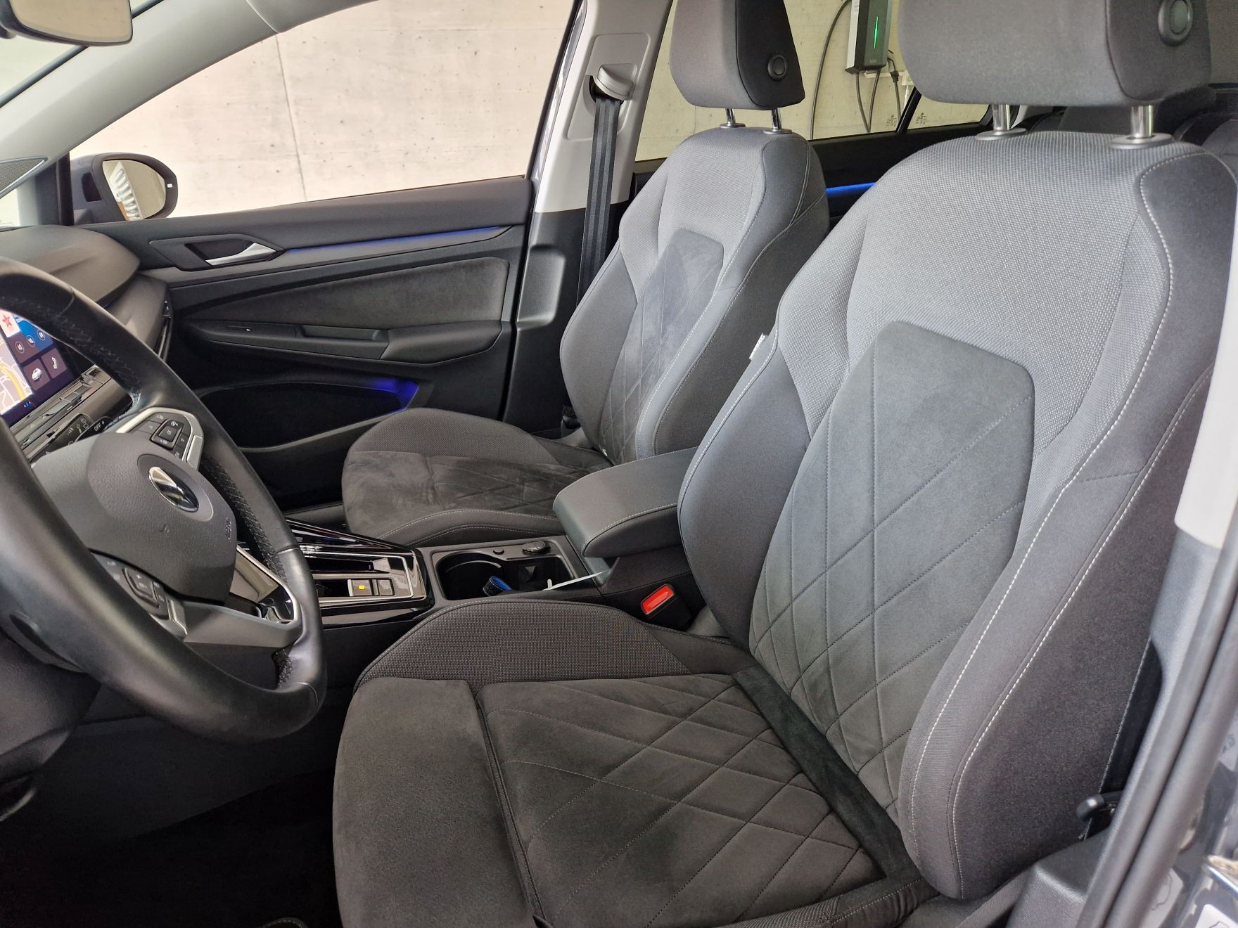 VW Golf Variant 2.0 TSI Style DSG 4Motion-image-6