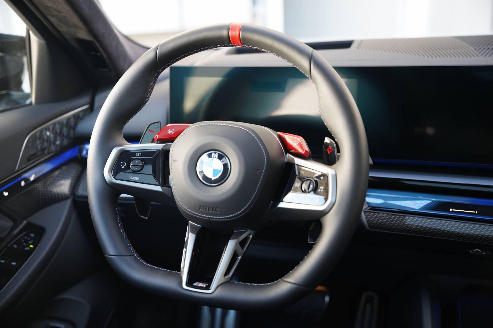 BMW M5 xDrive Touring-image-12