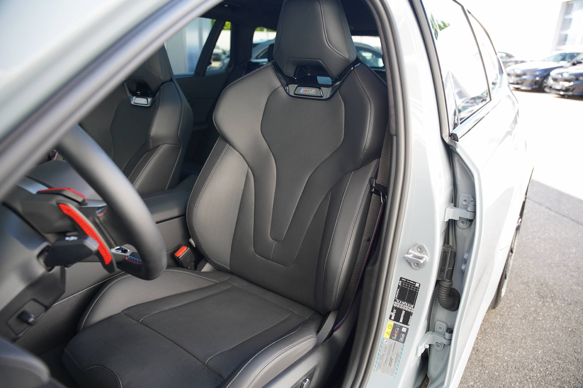 BMW M5 xDrive Touring-image-9
