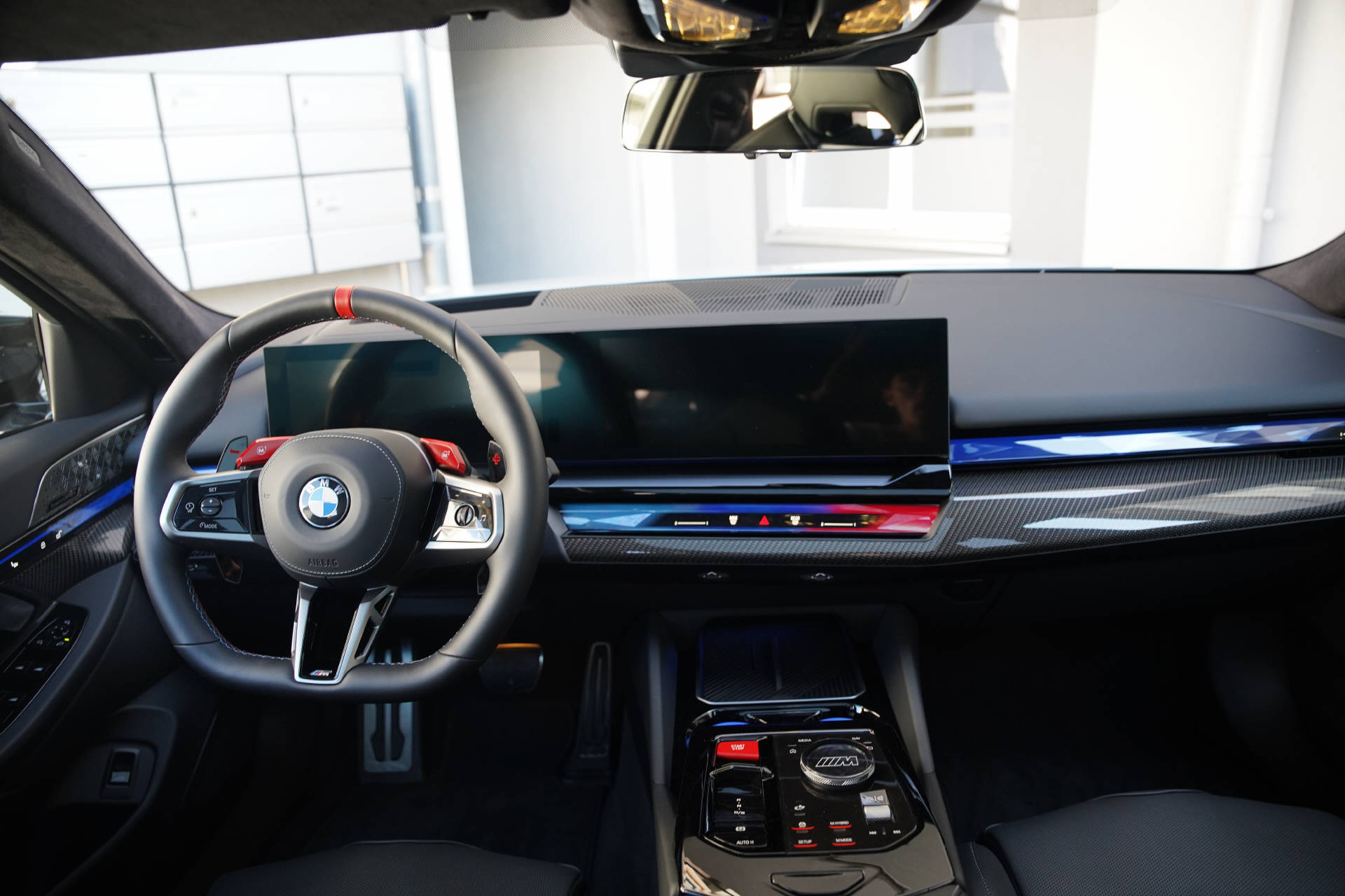 BMW M5 xDrive Touring-image-11