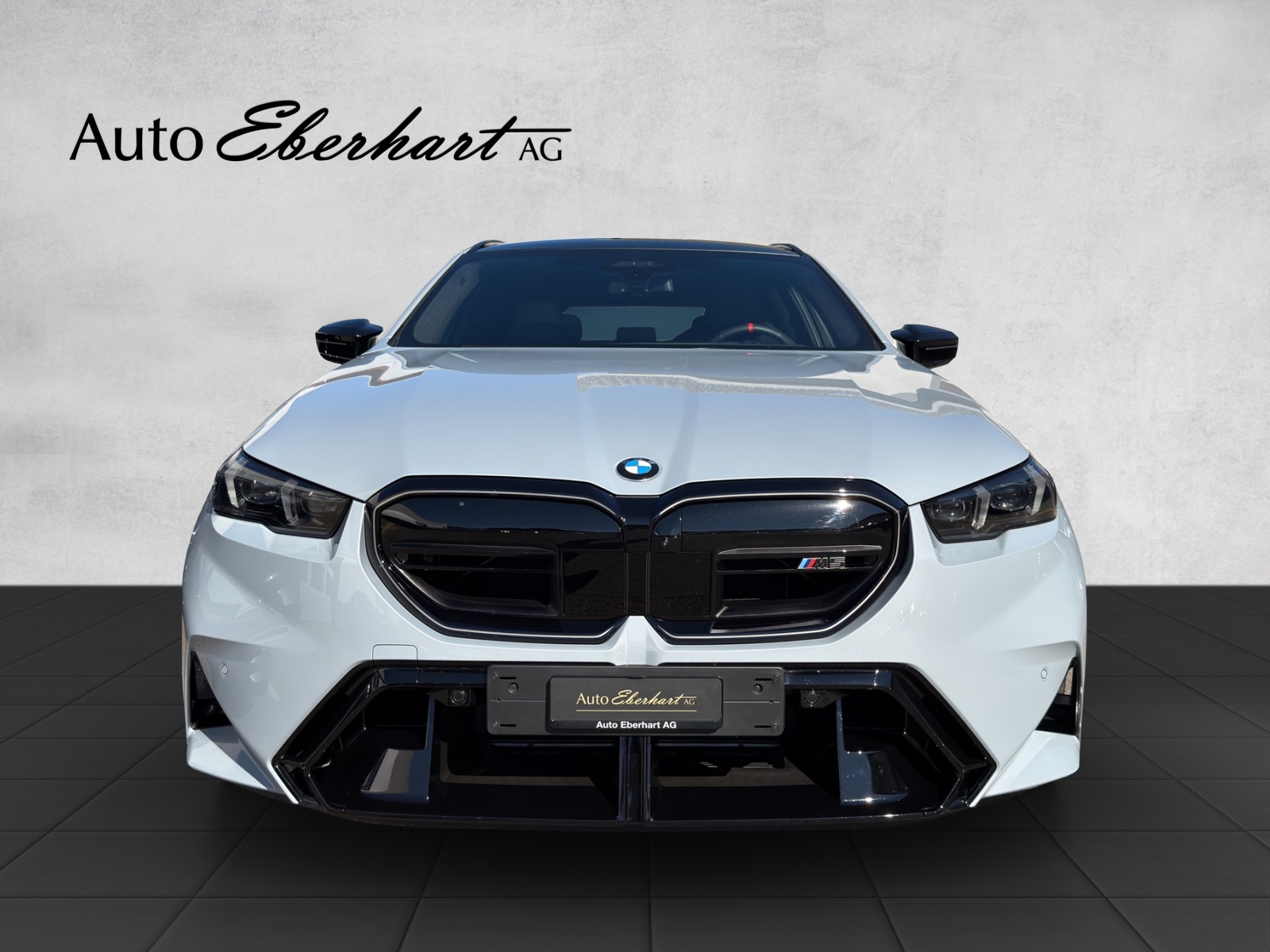 BMW M5 xDrive Touring-showroom-element-3