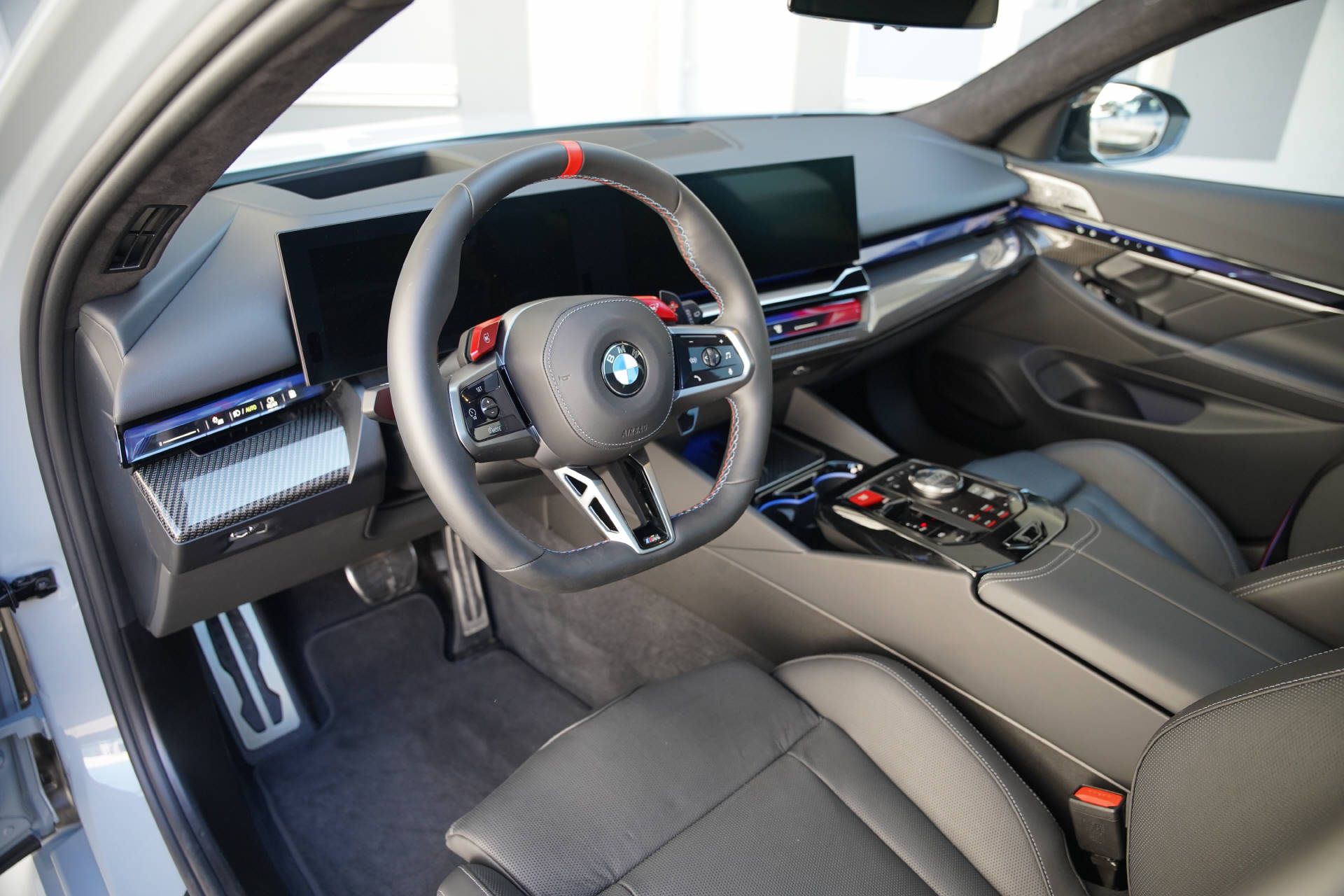 BMW M5 xDrive Touring-image-6