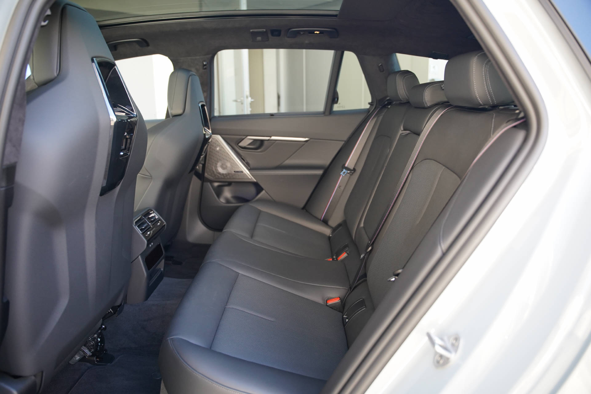 BMW M5 xDrive Touring-image-10