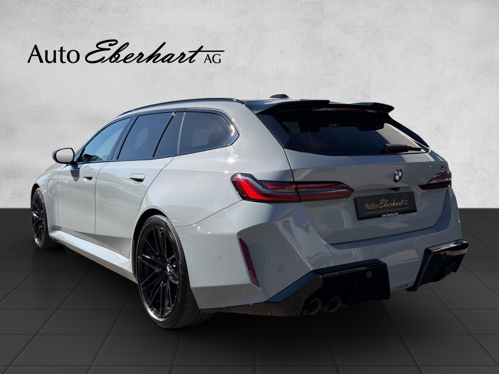 BMW M5 xDrive Touring-showroom-element-1