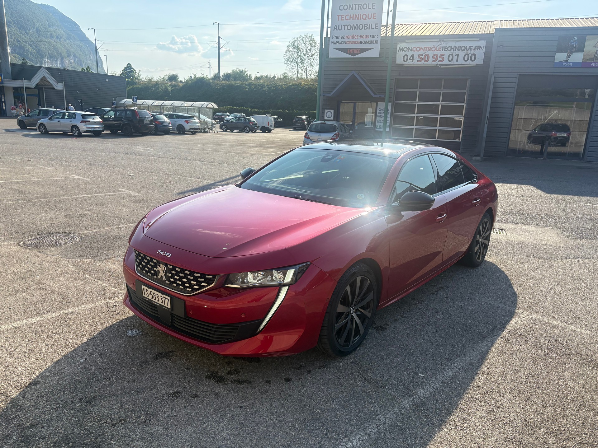 PEUGEOT 1.5 BlueHDi GT Line-image-0