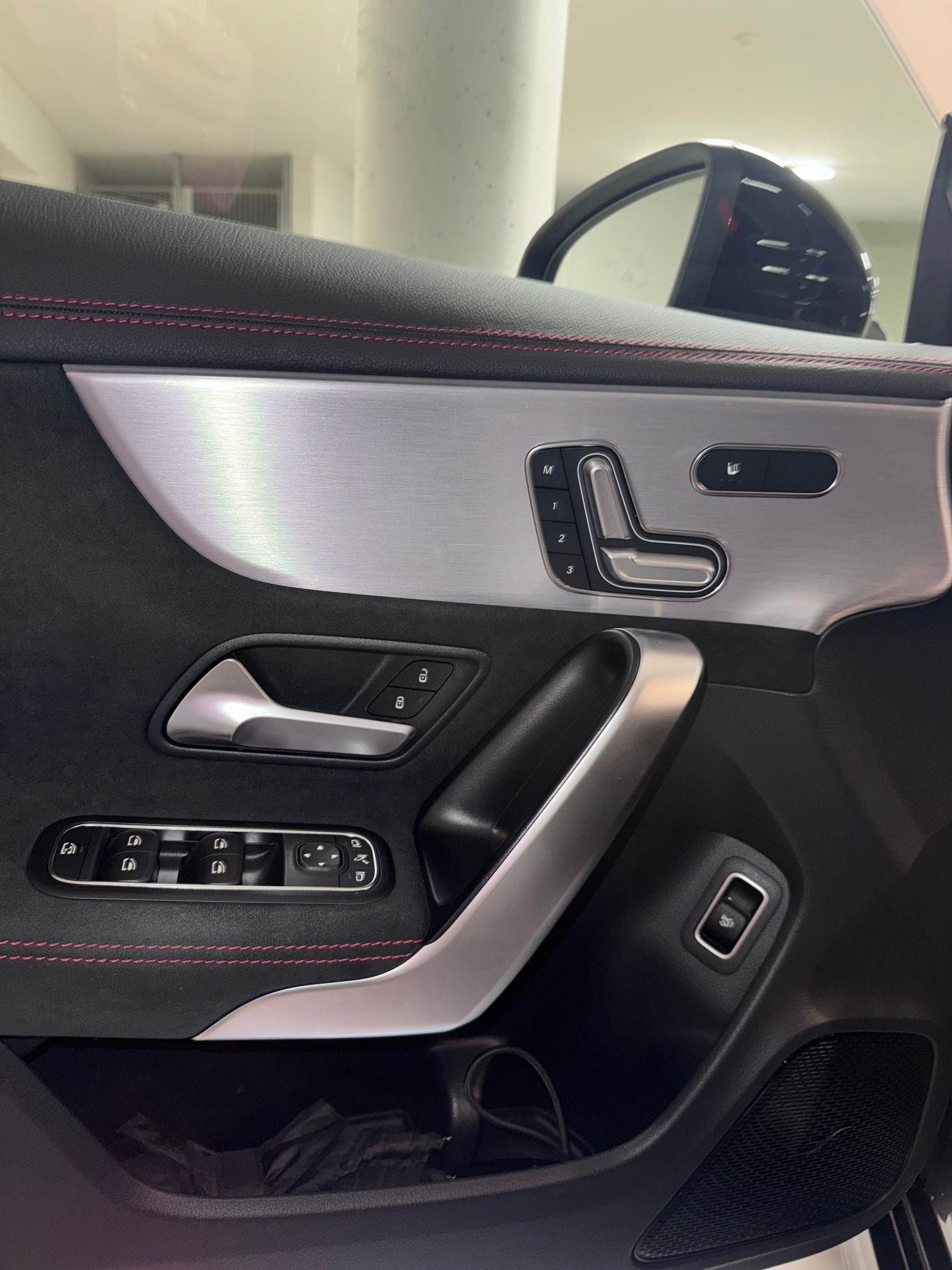 MERCEDES-BENZ CLA 250 Swiss Star AMG Line 4matic-image-4