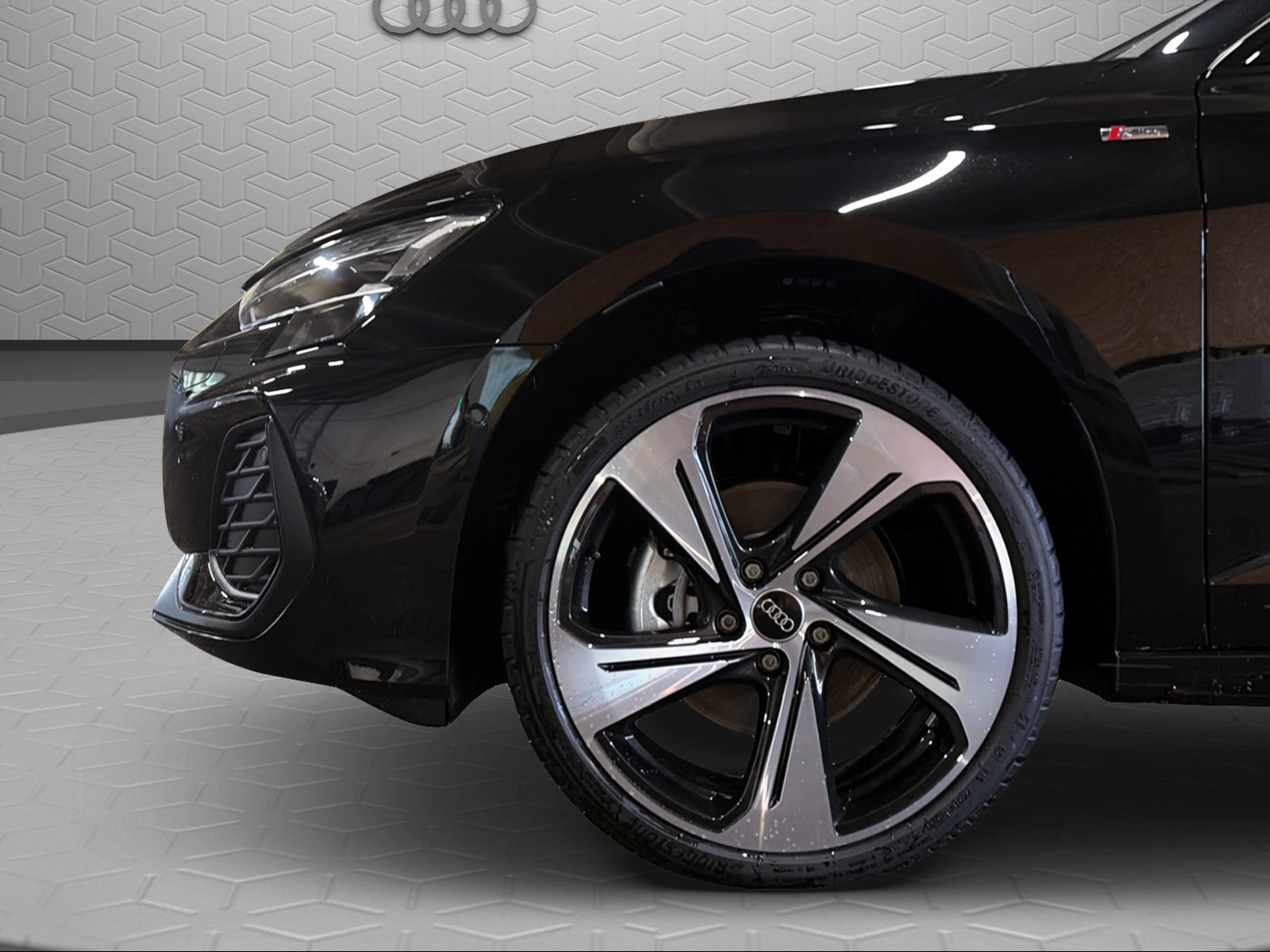 AUDI A3 Sportback TFSI 150 kW quattro S line S tronic-image-5