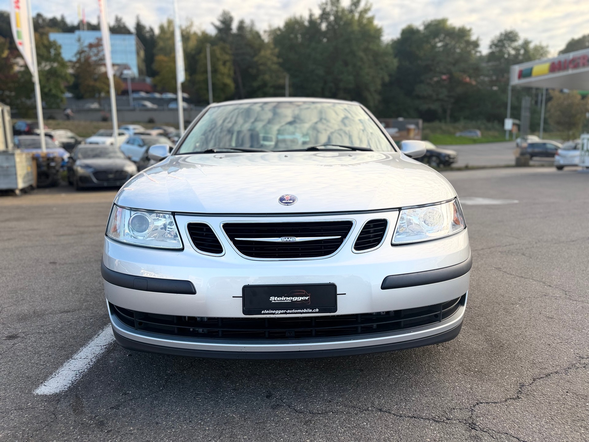 SAAB 9-3 2.0t Linear-showroom-element-3