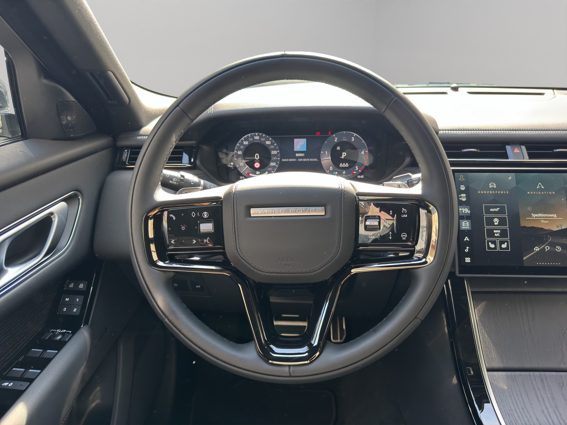 LAND ROVER Range Rover Velar 2.0 P400e Dynamic SE-image-5