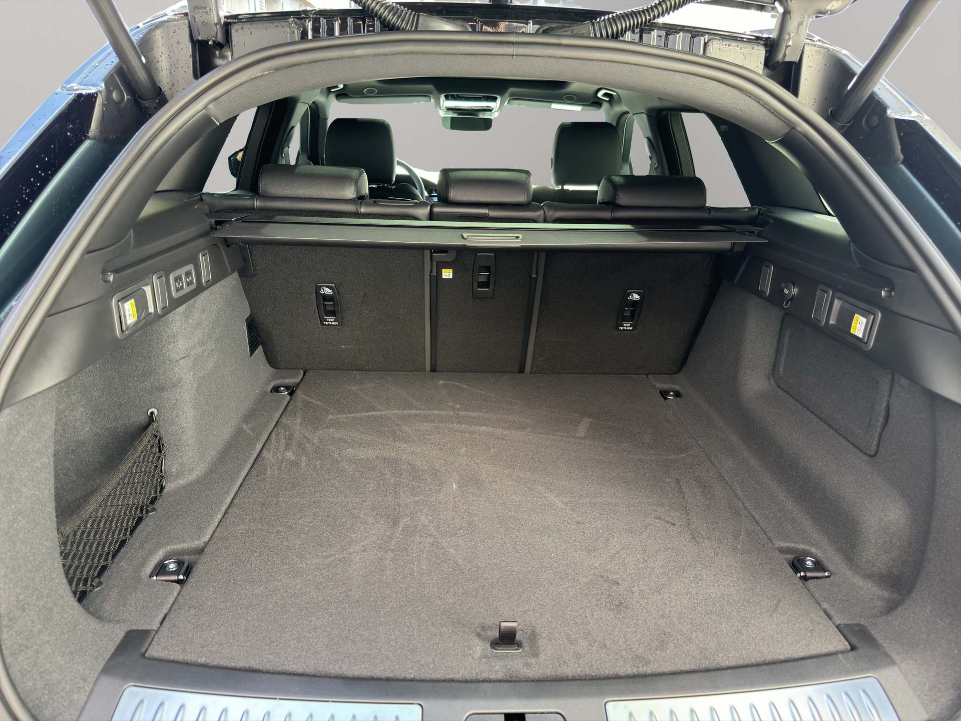 LAND ROVER Range Rover Velar 2.0 P400e Dynamic SE-image-11