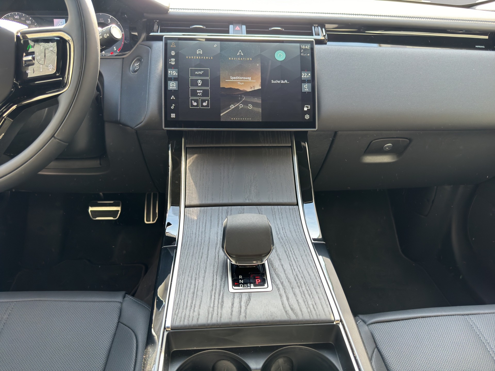 LAND ROVER Range Rover Velar 2.0 P400e Dynamic SE-image-6