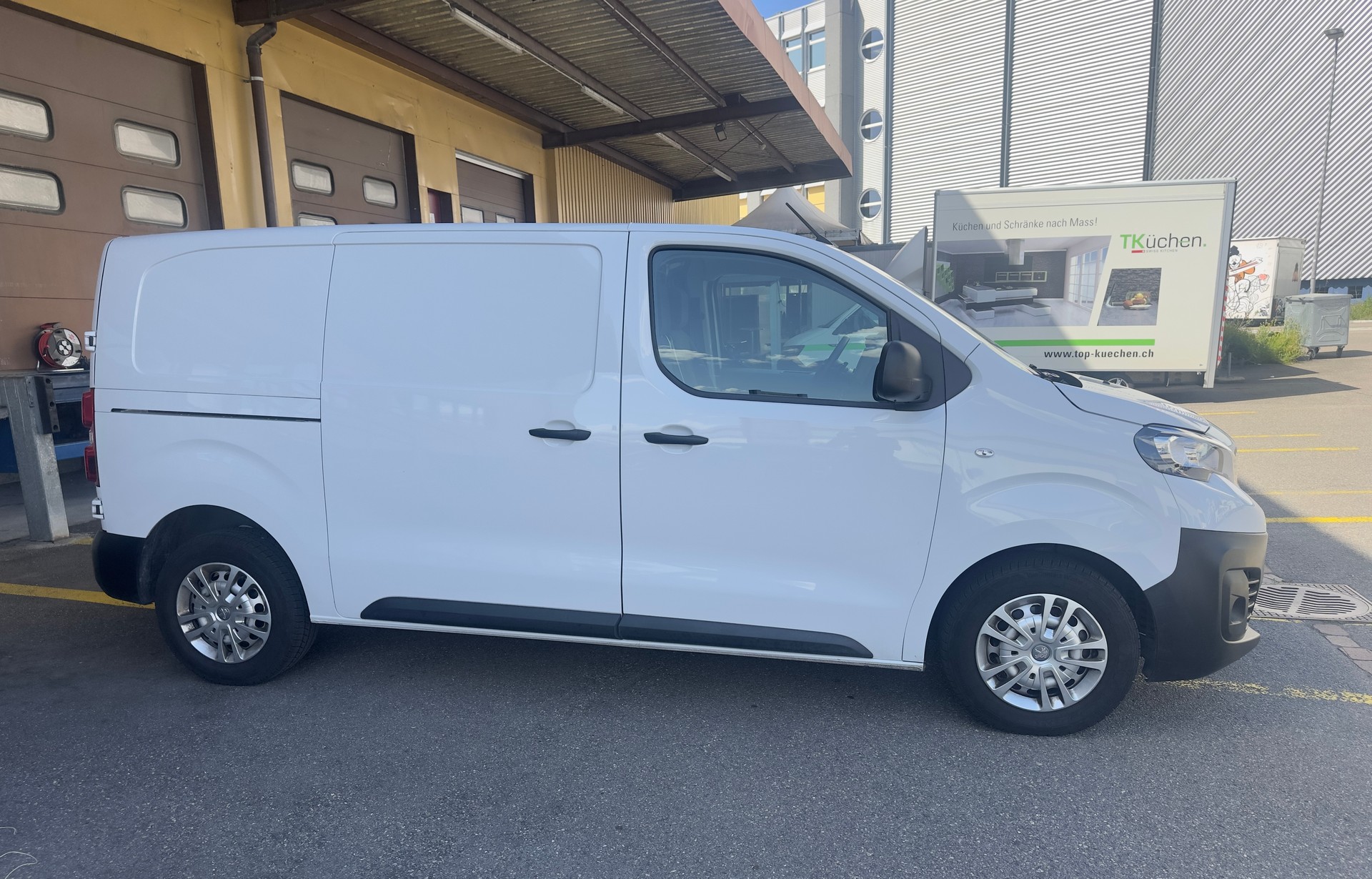 PEUGEOT 2.0 BlueHDi 140 Premium S/S-image-1