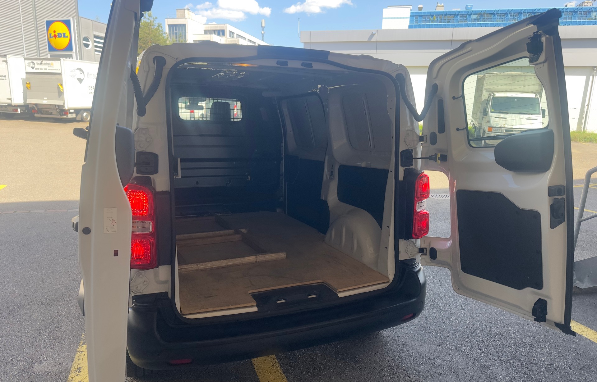 PEUGEOT 2.0 BlueHDi 140 Premium S/S-image-2