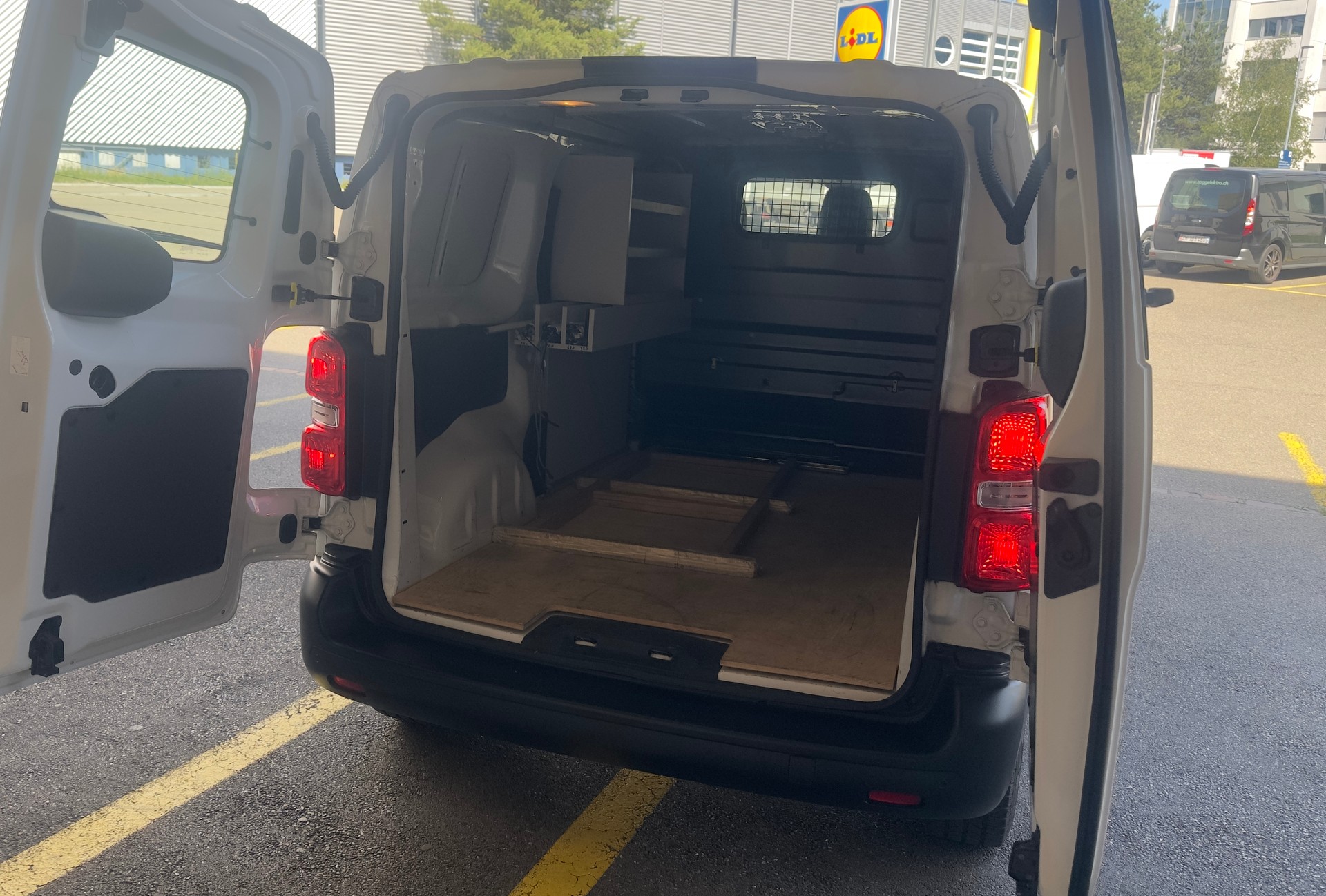 PEUGEOT 2.0 BlueHDi 140 Premium S/S-image-5