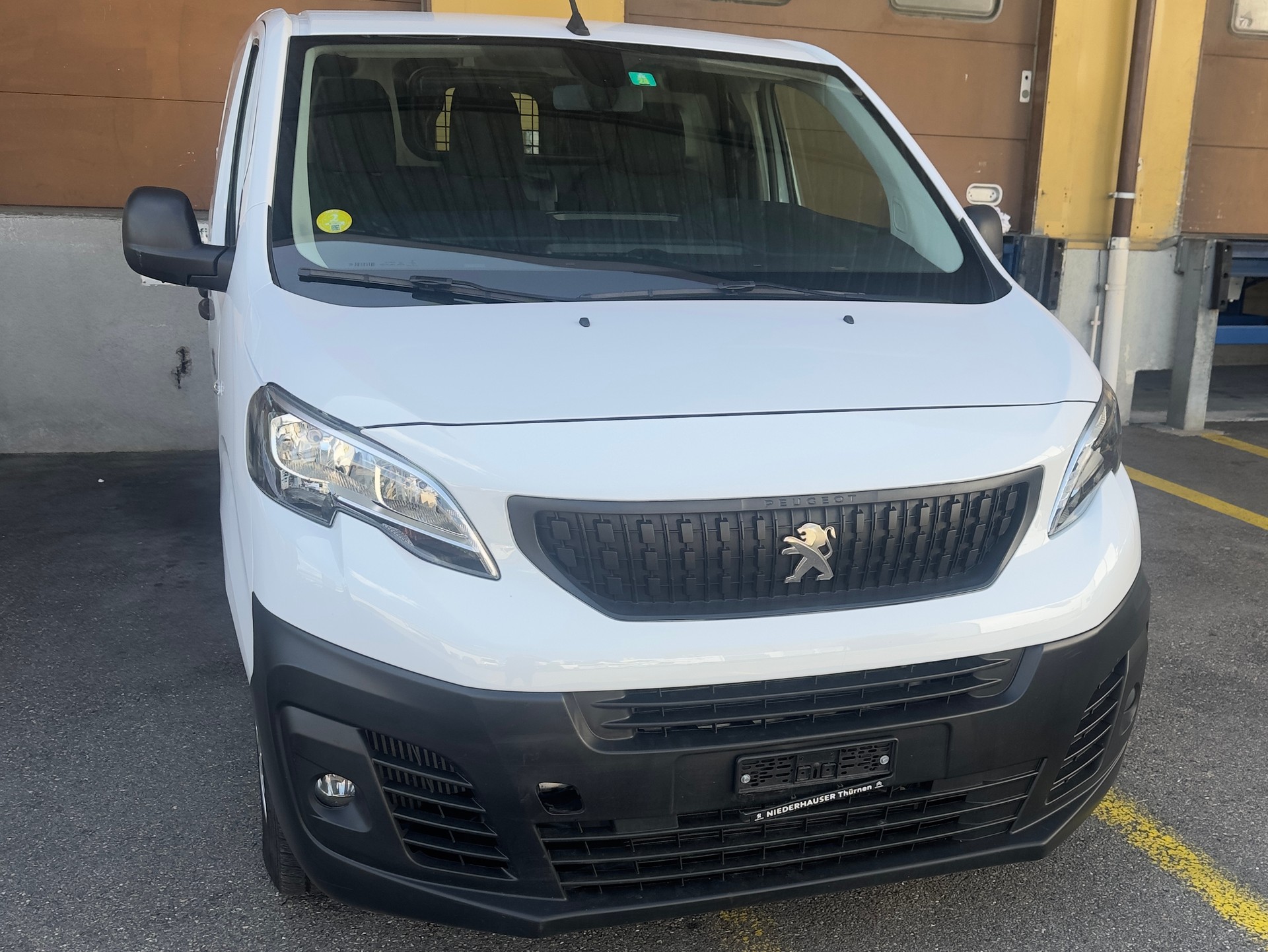 PEUGEOT 2.0 BlueHDi 140 Premium S/S-image-0