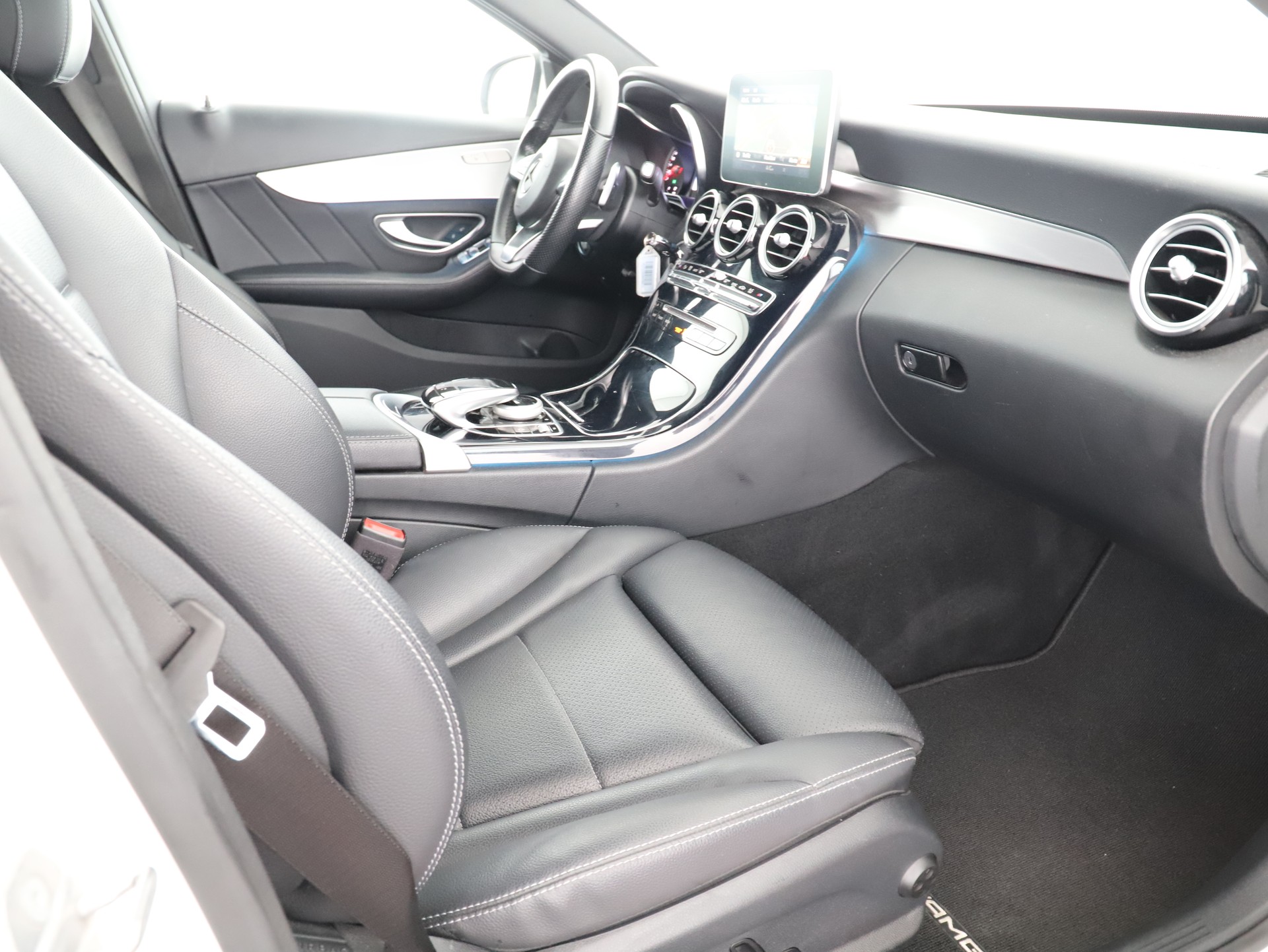 MERCEDES-BENZ C 250 d AMG Line 4M-image-10