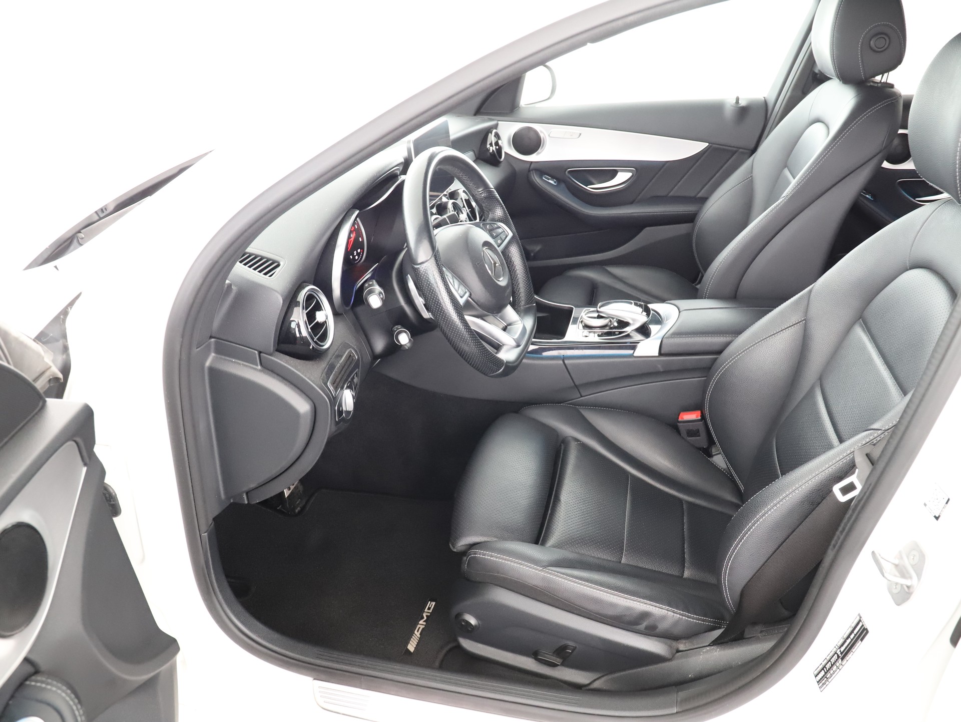 MERCEDES-BENZ C 250 d AMG Line 4M-image-9