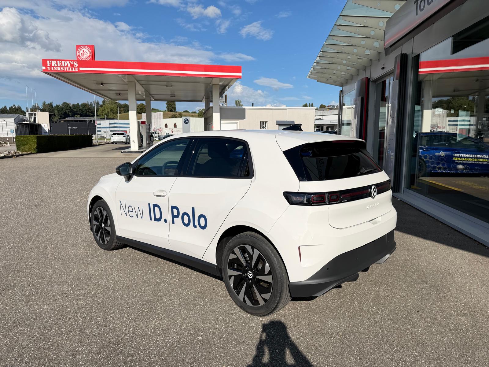 VW ID.Polo 52 kWh Life Edition One-showroom-element-2