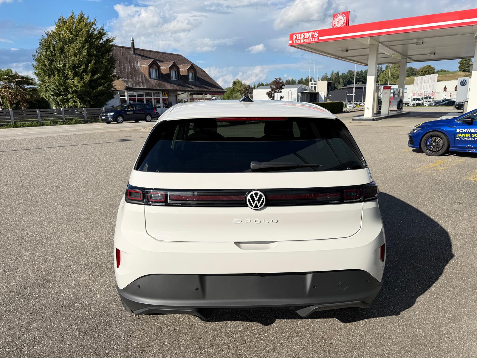 VW ID.Polo 52 kWh Life Edition One-showroom-element-3