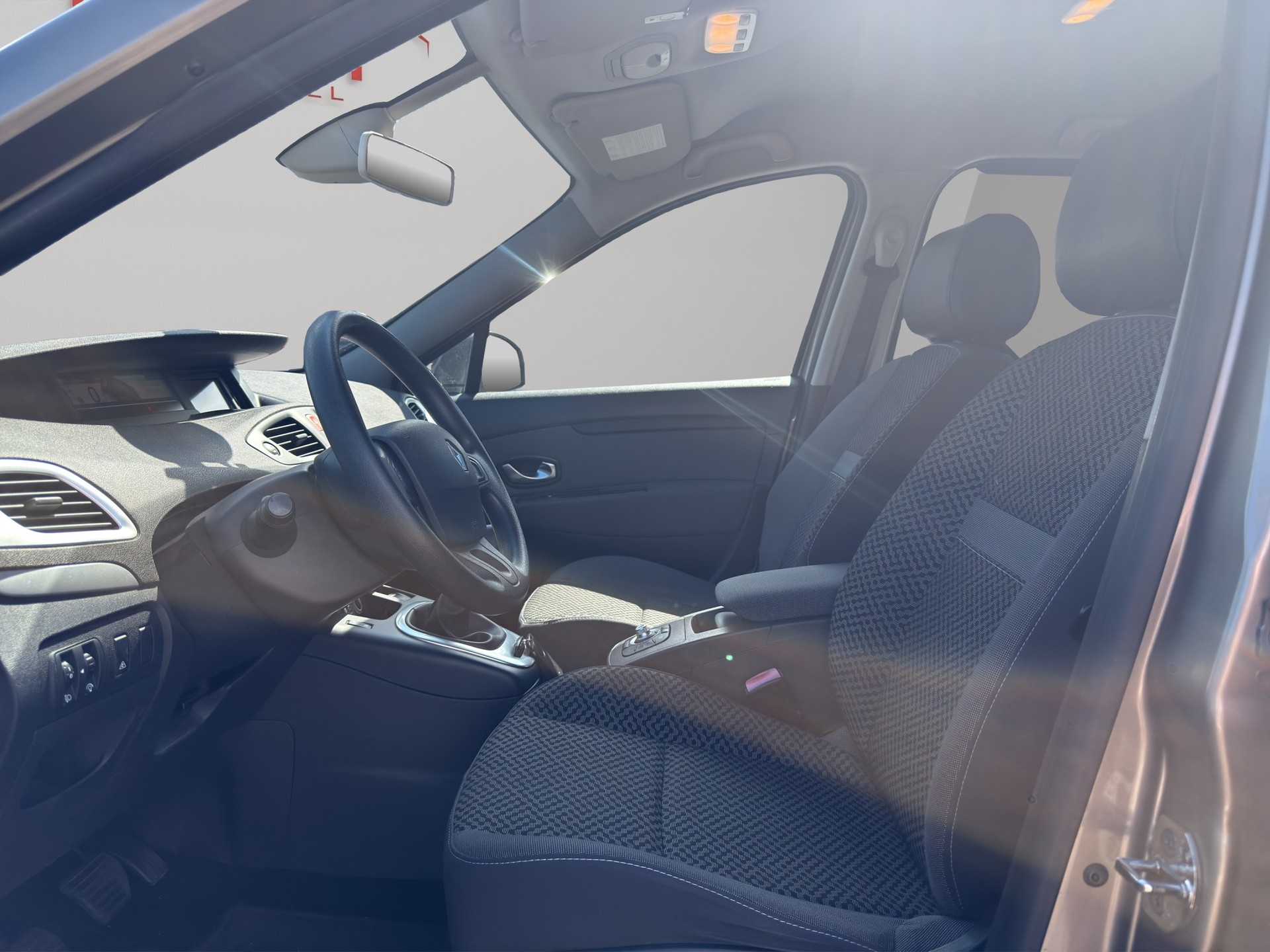 RENAULT Scénic 1.6 16V Expression-image-14
