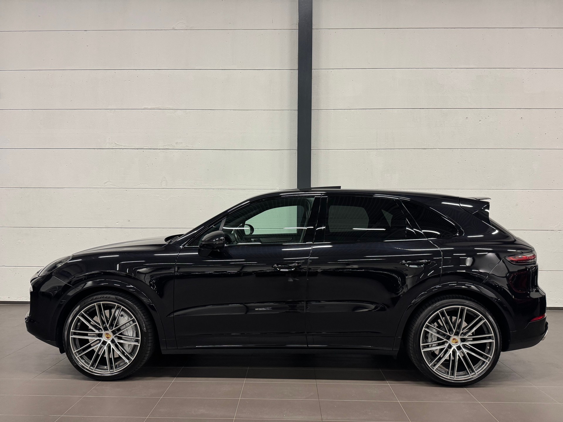 PORSCHE Cayenne Turbo-image-9