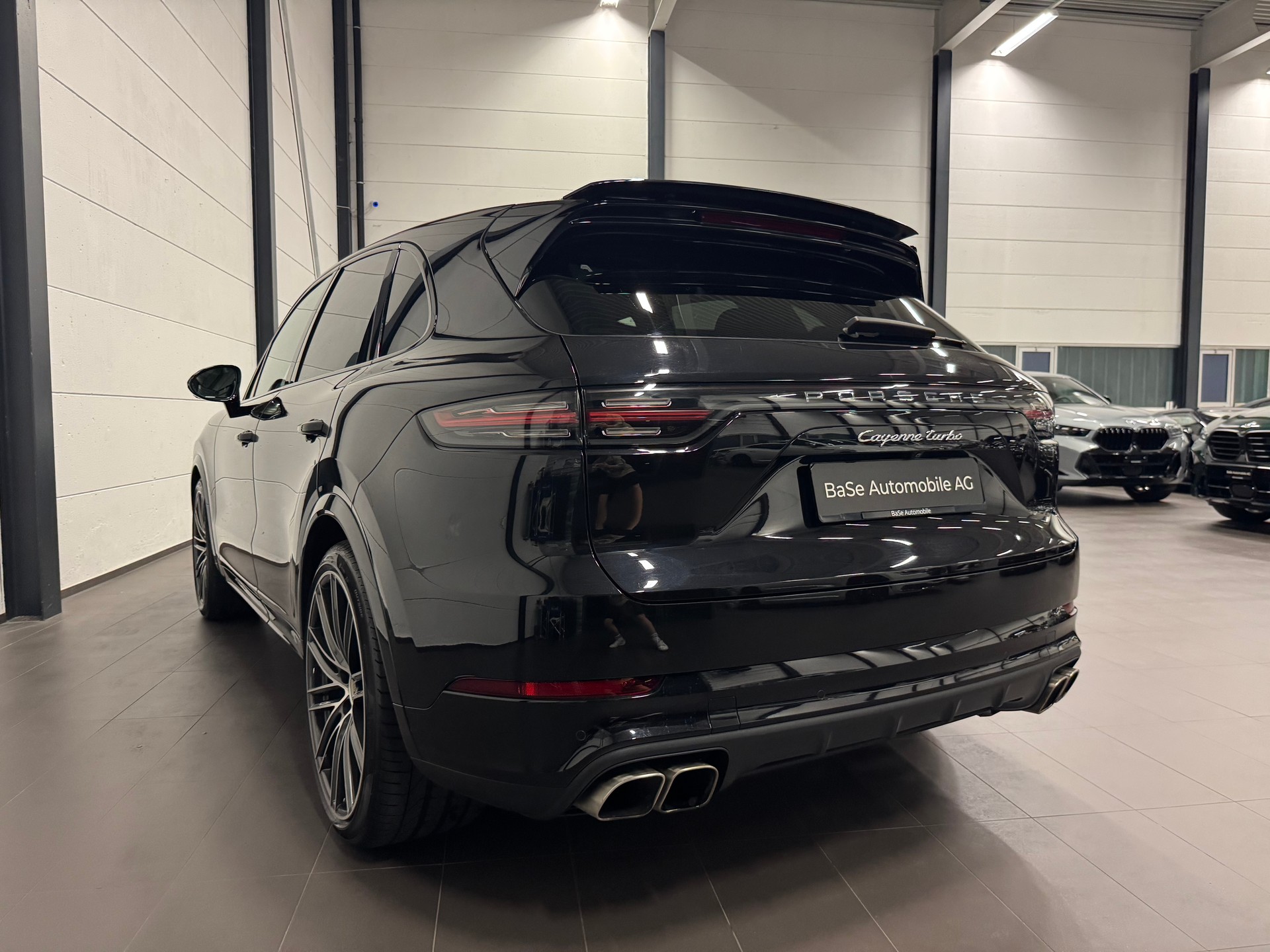 PORSCHE Cayenne Turbo-image-14