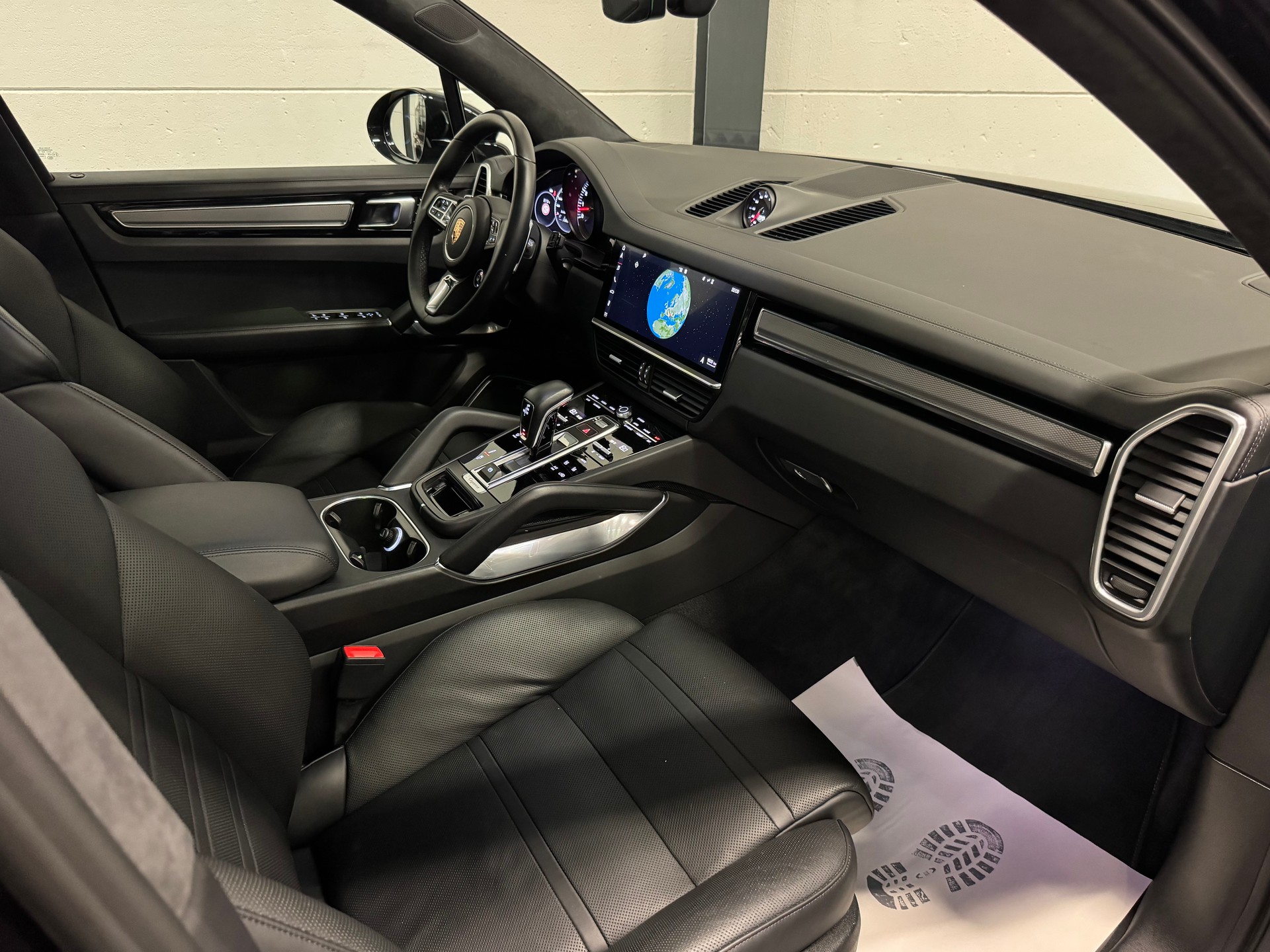 PORSCHE Cayenne Turbo-image-19