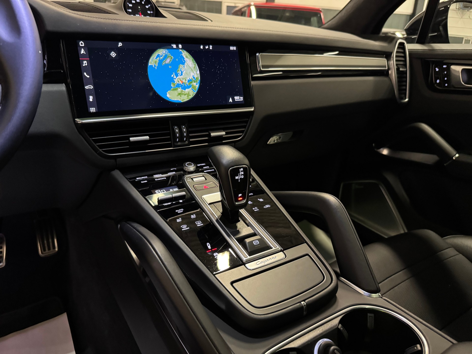PORSCHE Cayenne Turbo-image-25