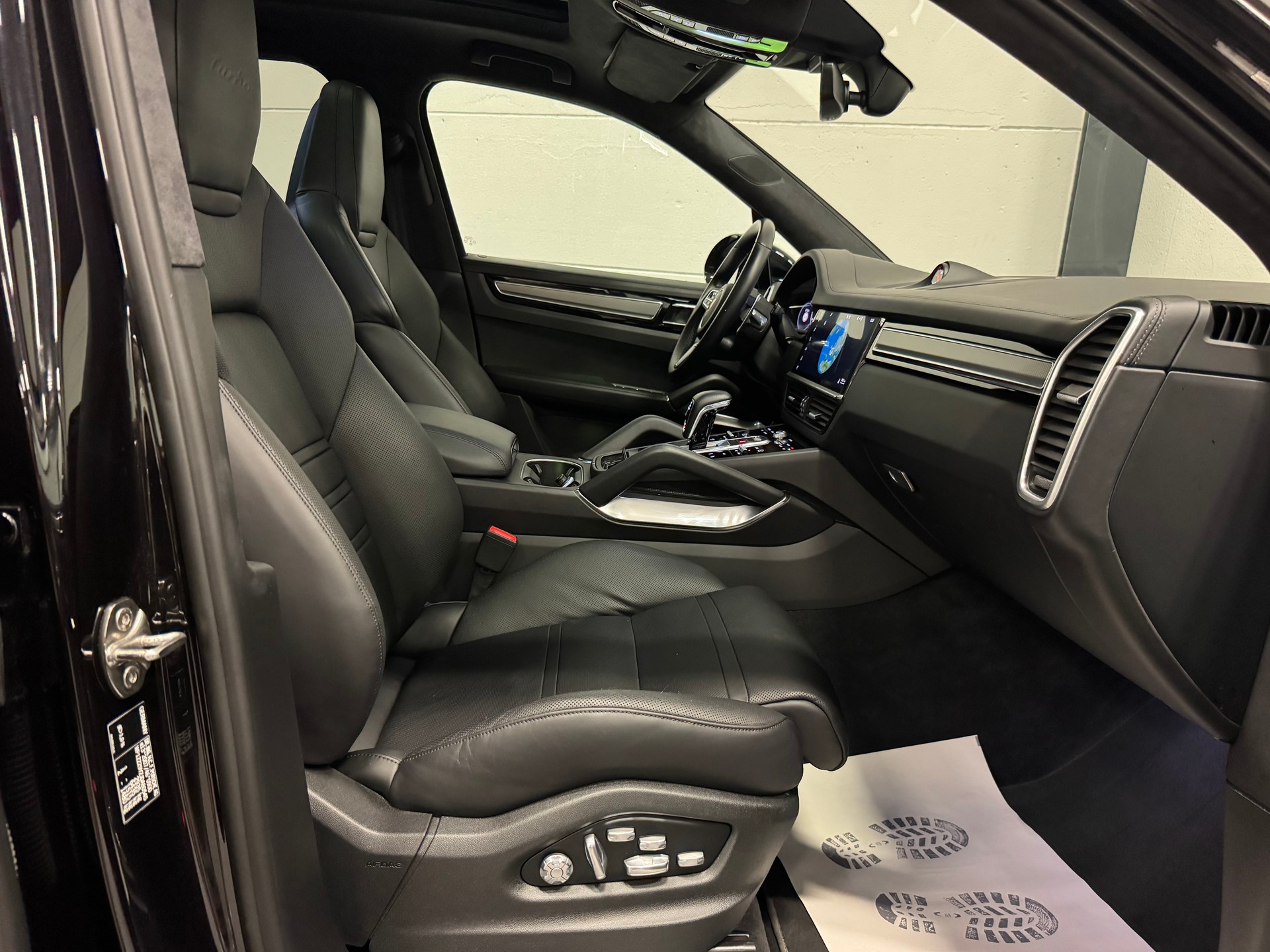 PORSCHE Cayenne Turbo-image-20