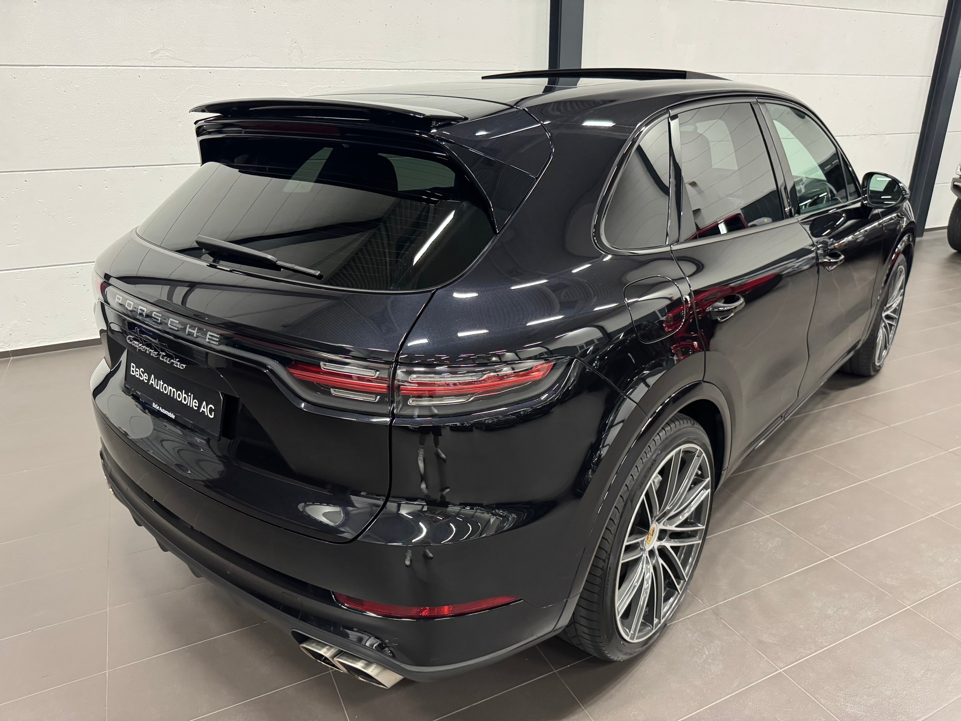 PORSCHE Cayenne Turbo-image-13
