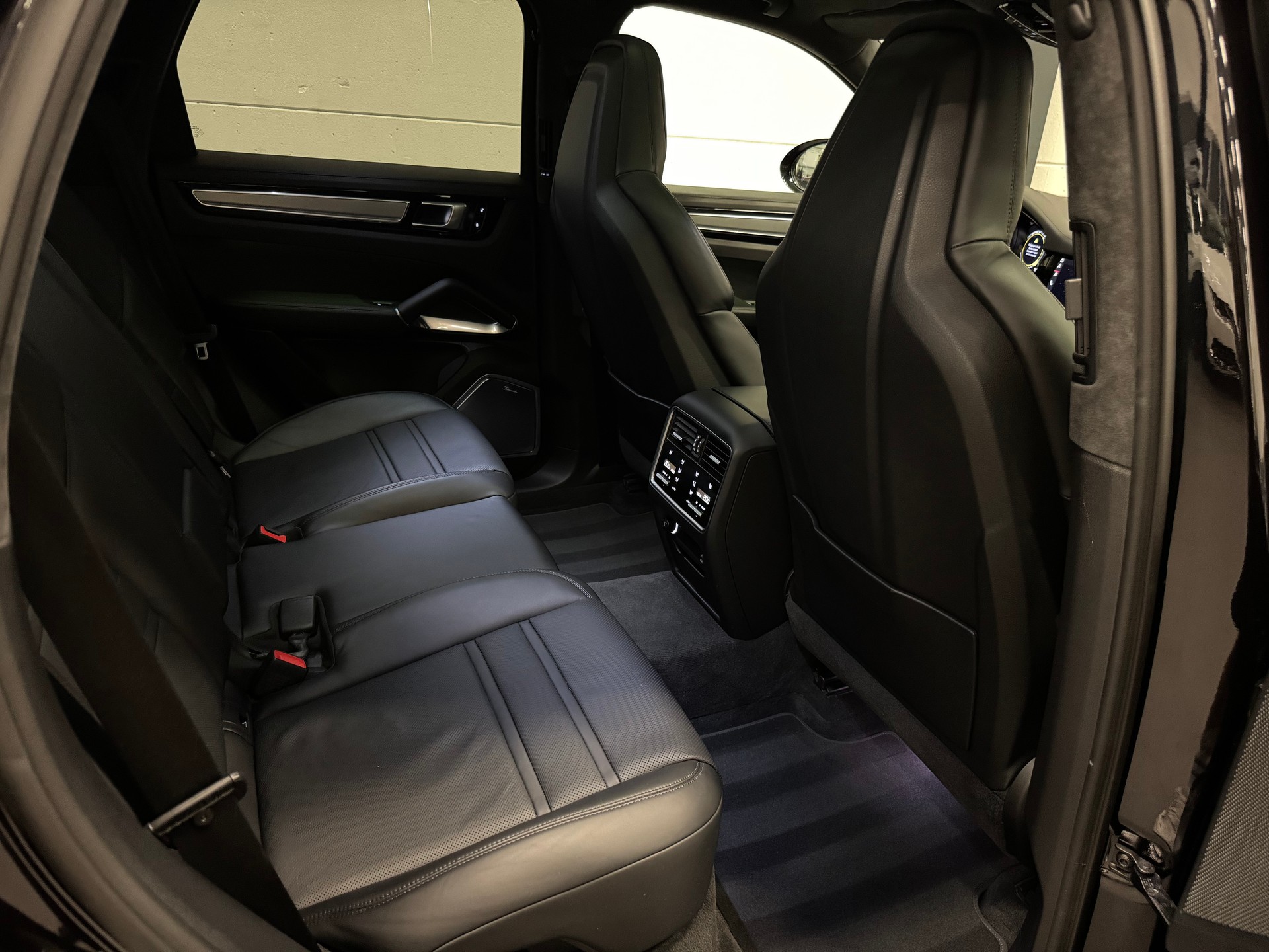 PORSCHE Cayenne Turbo-image-22