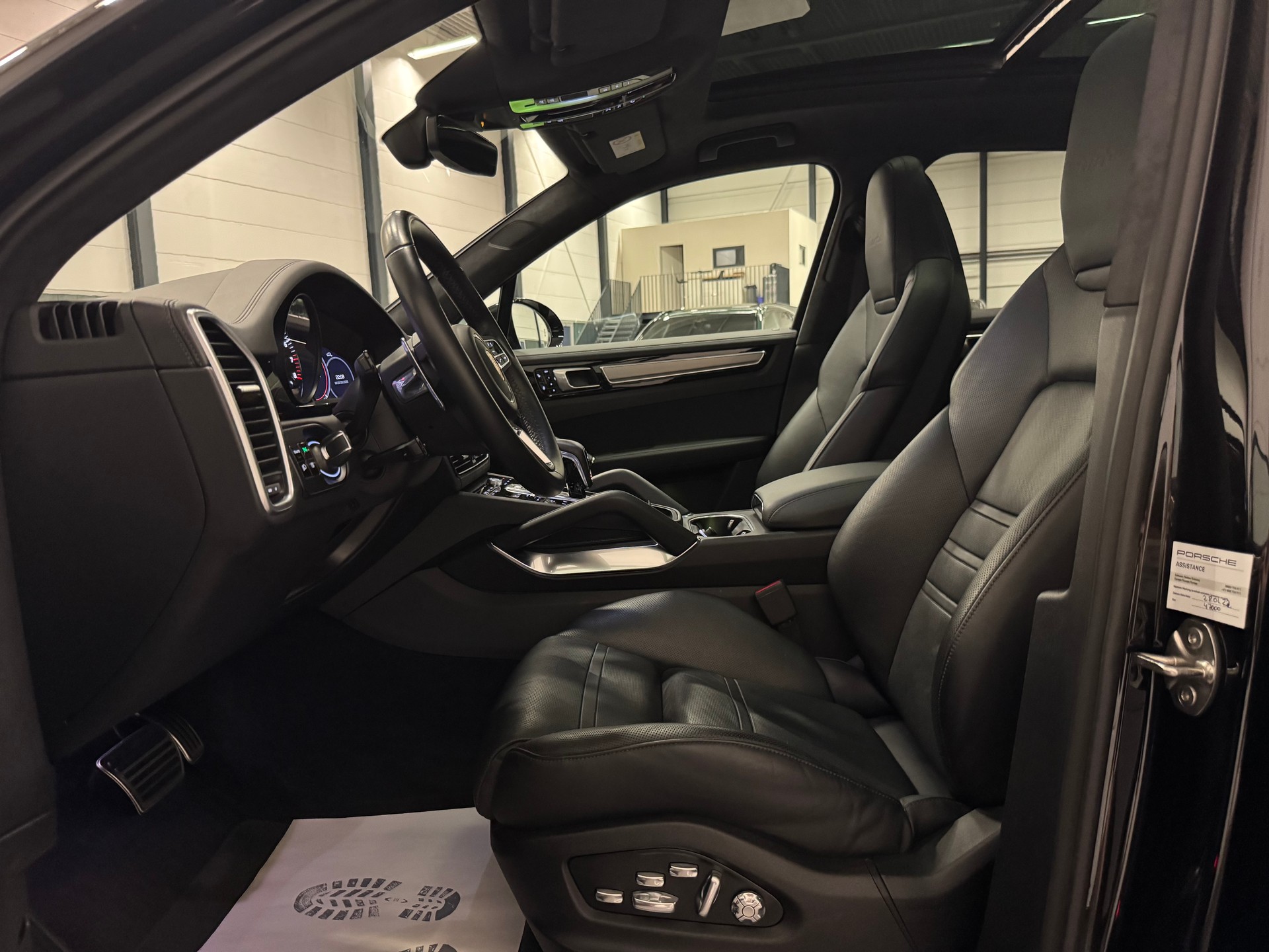 PORSCHE Cayenne Turbo-image-17