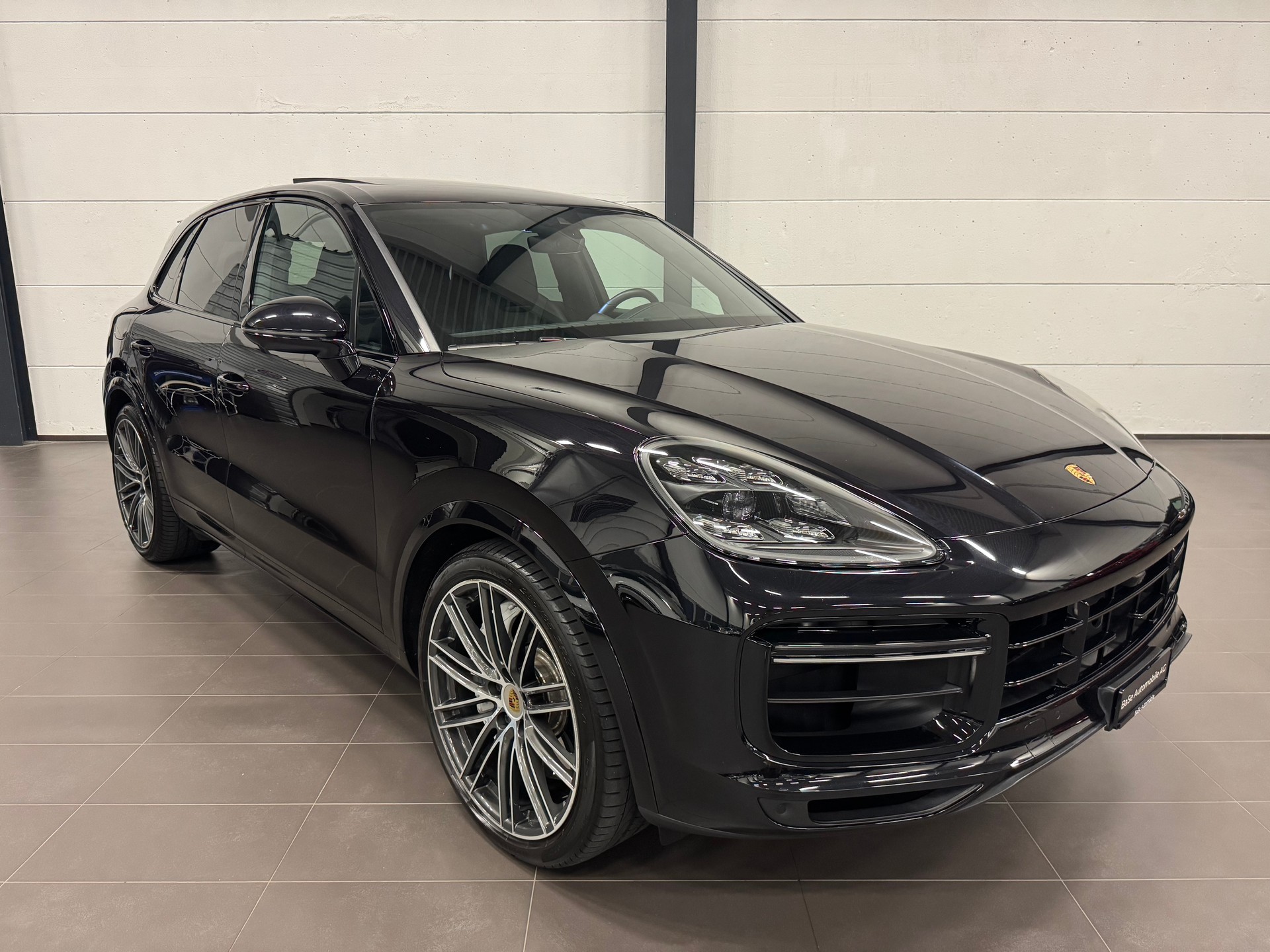 PORSCHE Cayenne Turbo-image-1