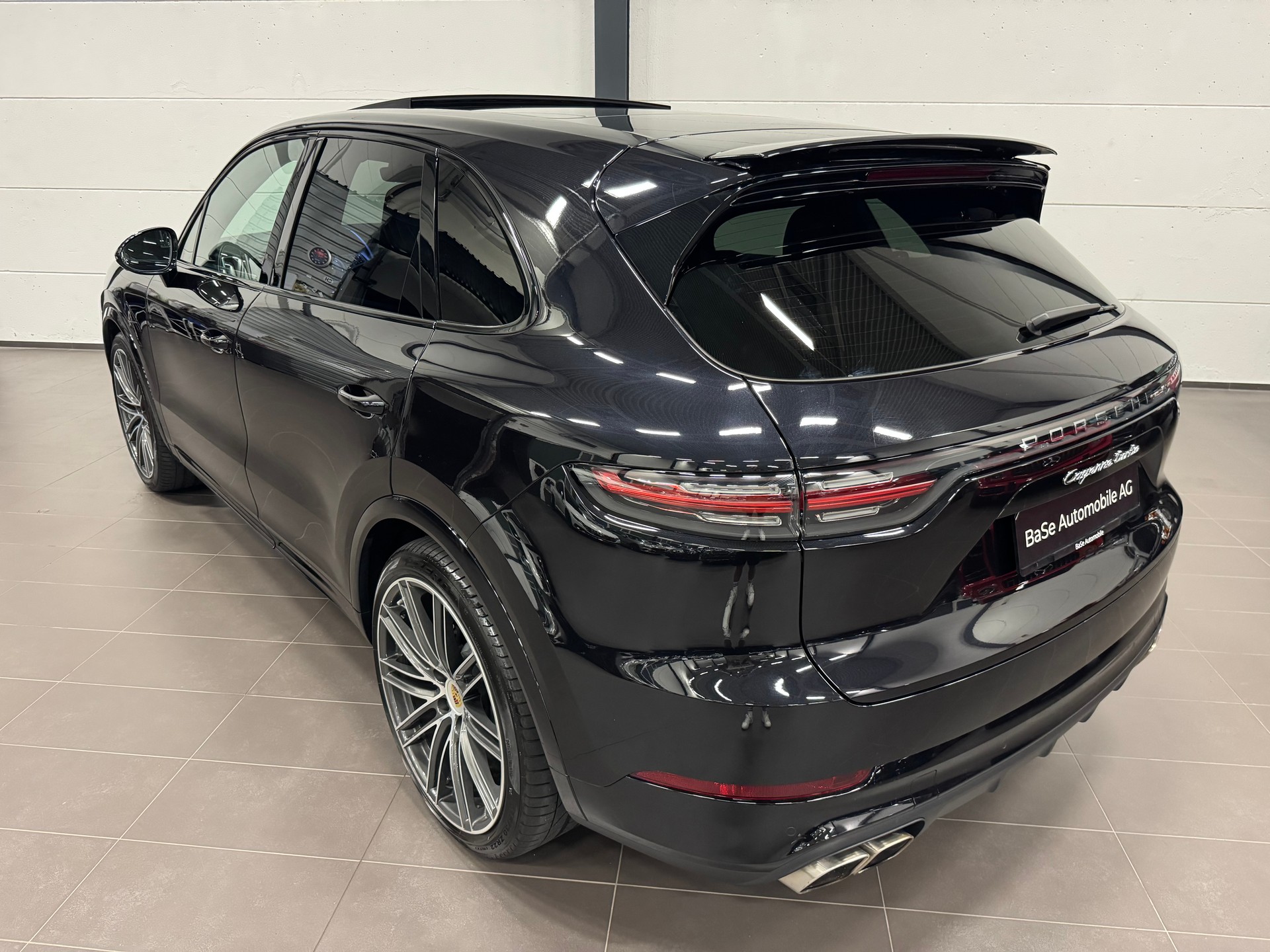 PORSCHE Cayenne Turbo-image-12