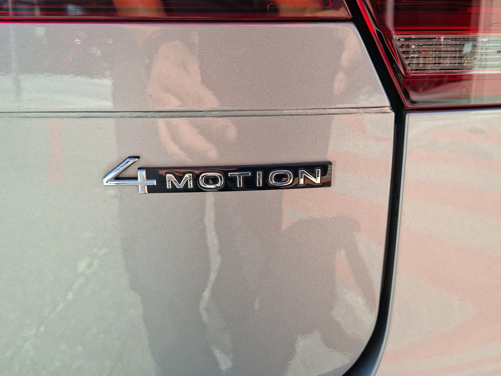 VW Tiguan Allspace 2.0 TDI SCR R-Line 4Motion DSG-image-13
