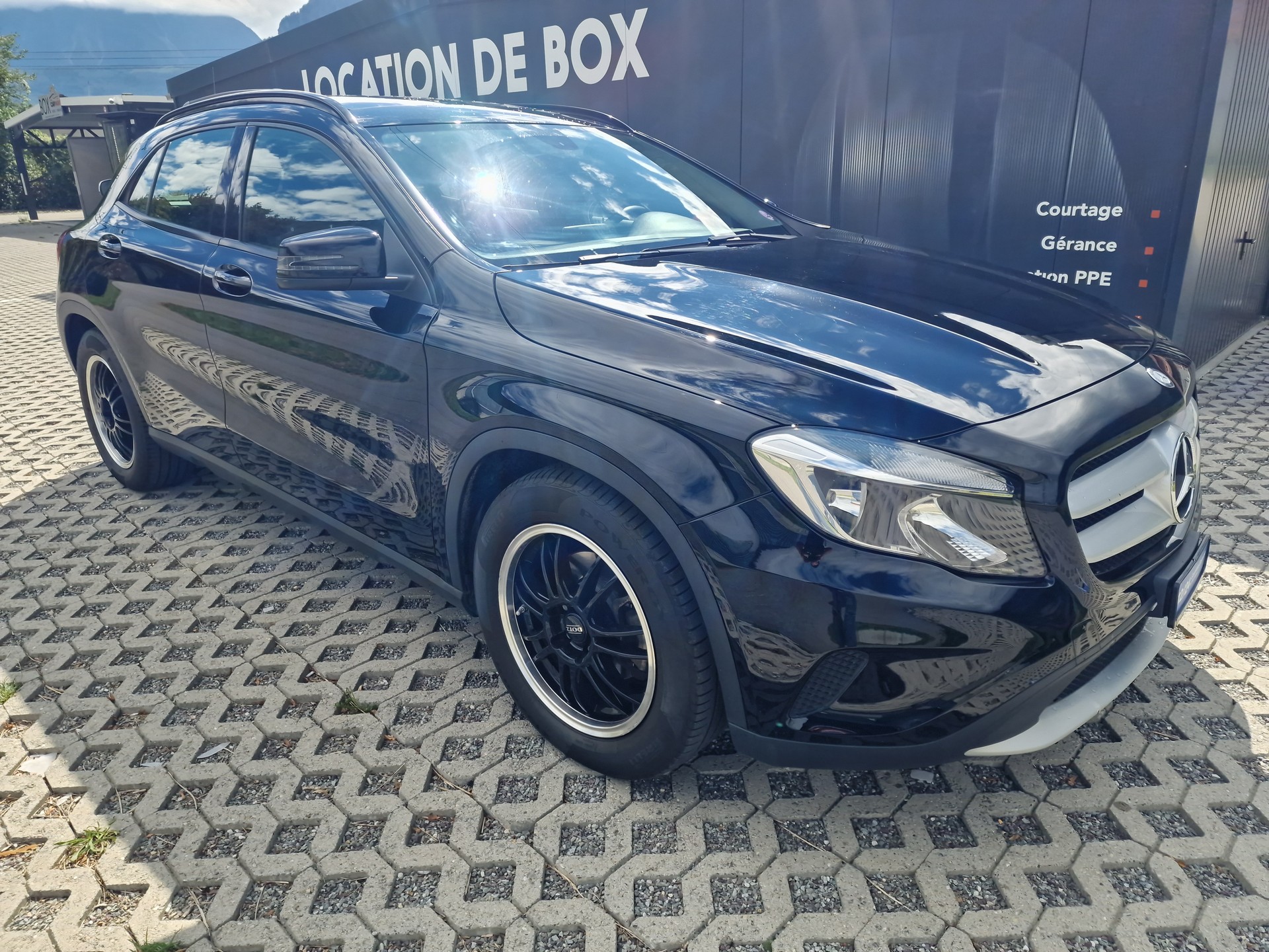 MERCEDES-BENZ GLA 200 Urban 7G-DCT-image-1