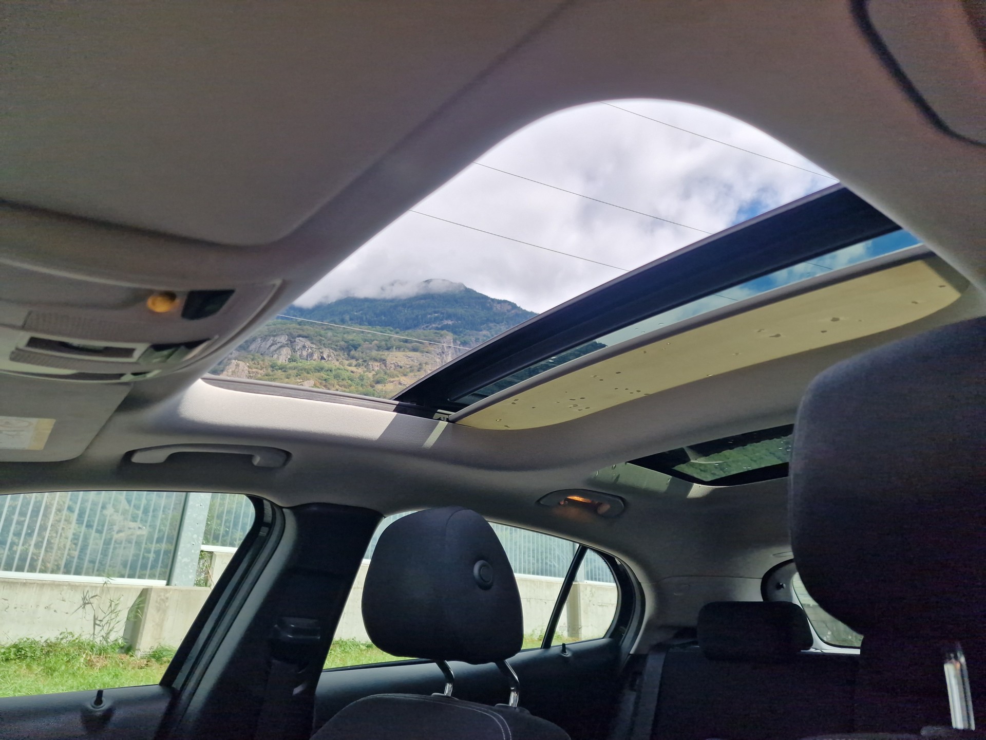 MERCEDES-BENZ GLA 200 Urban 7G-DCT-image-12