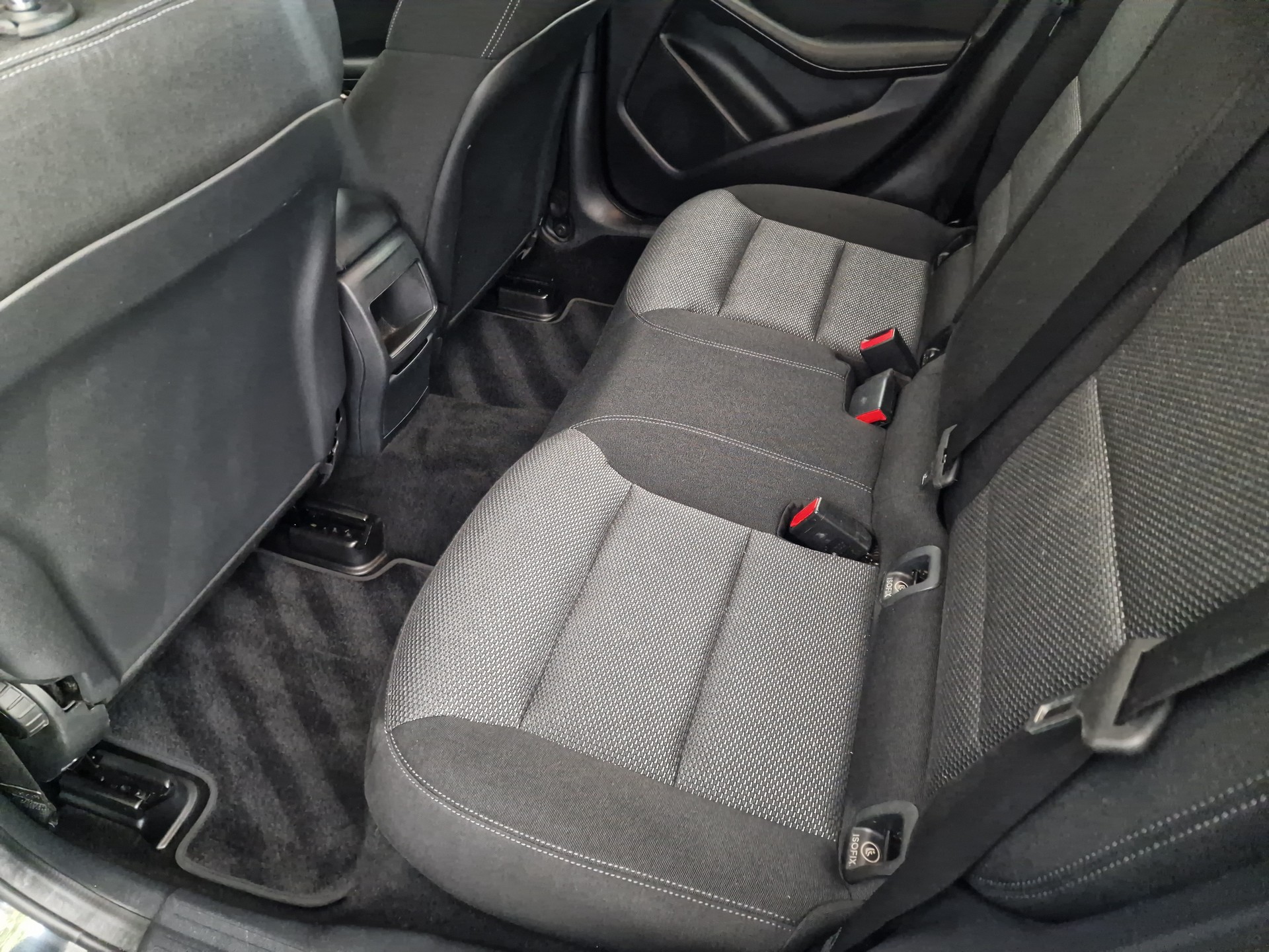 MERCEDES-BENZ GLA 200 Urban 7G-DCT-image-8